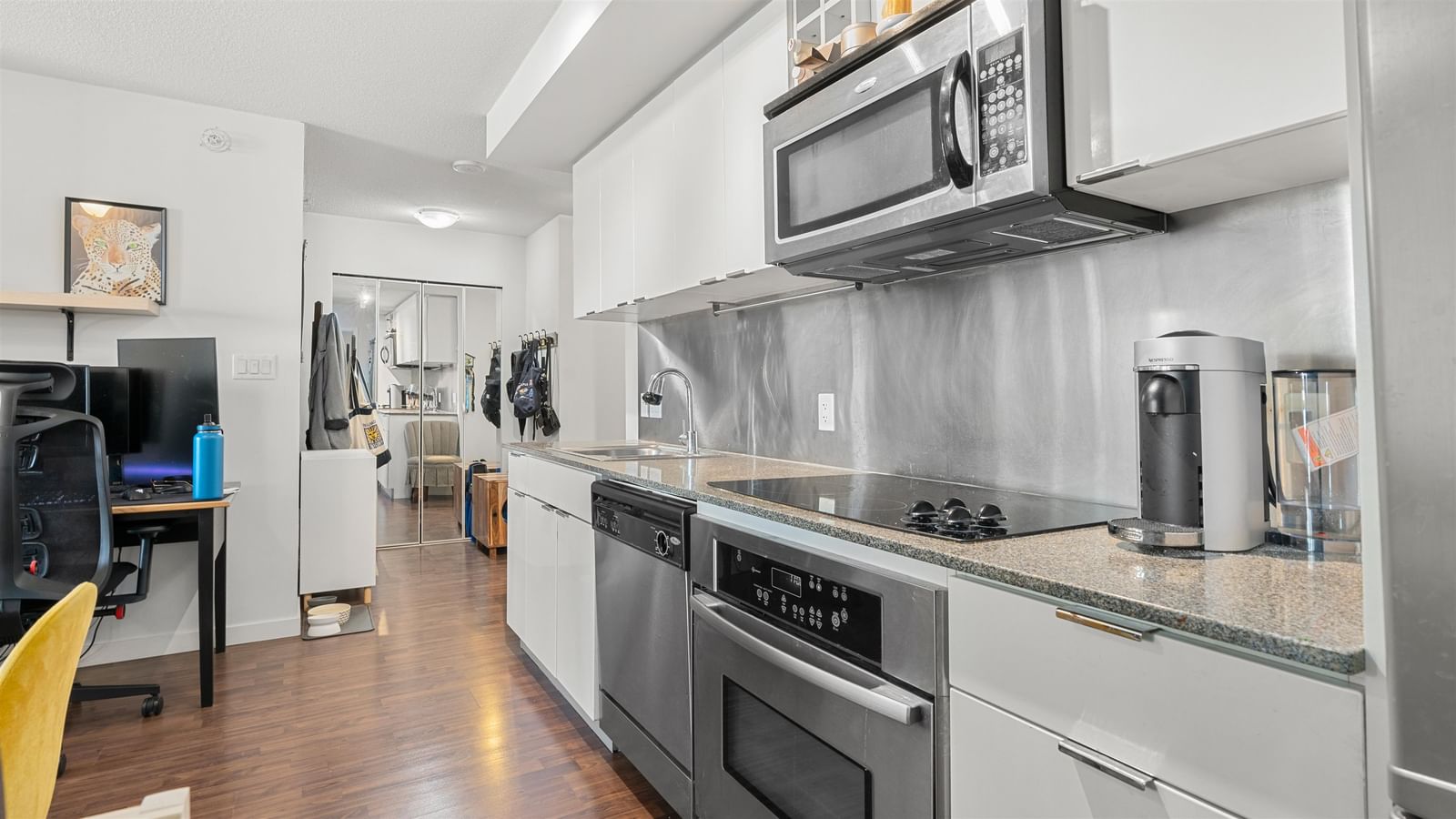 Listing Image 11
