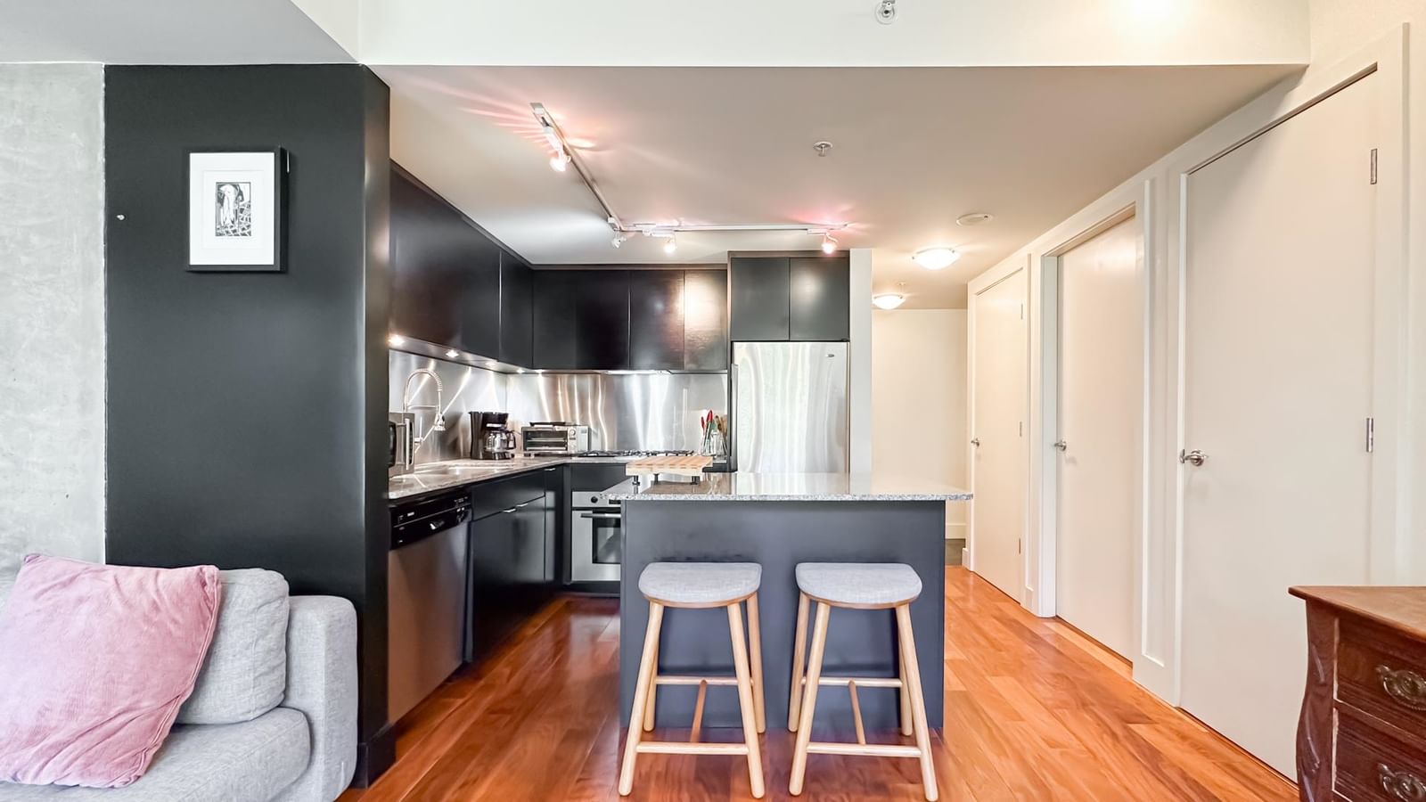 Listing Image 10