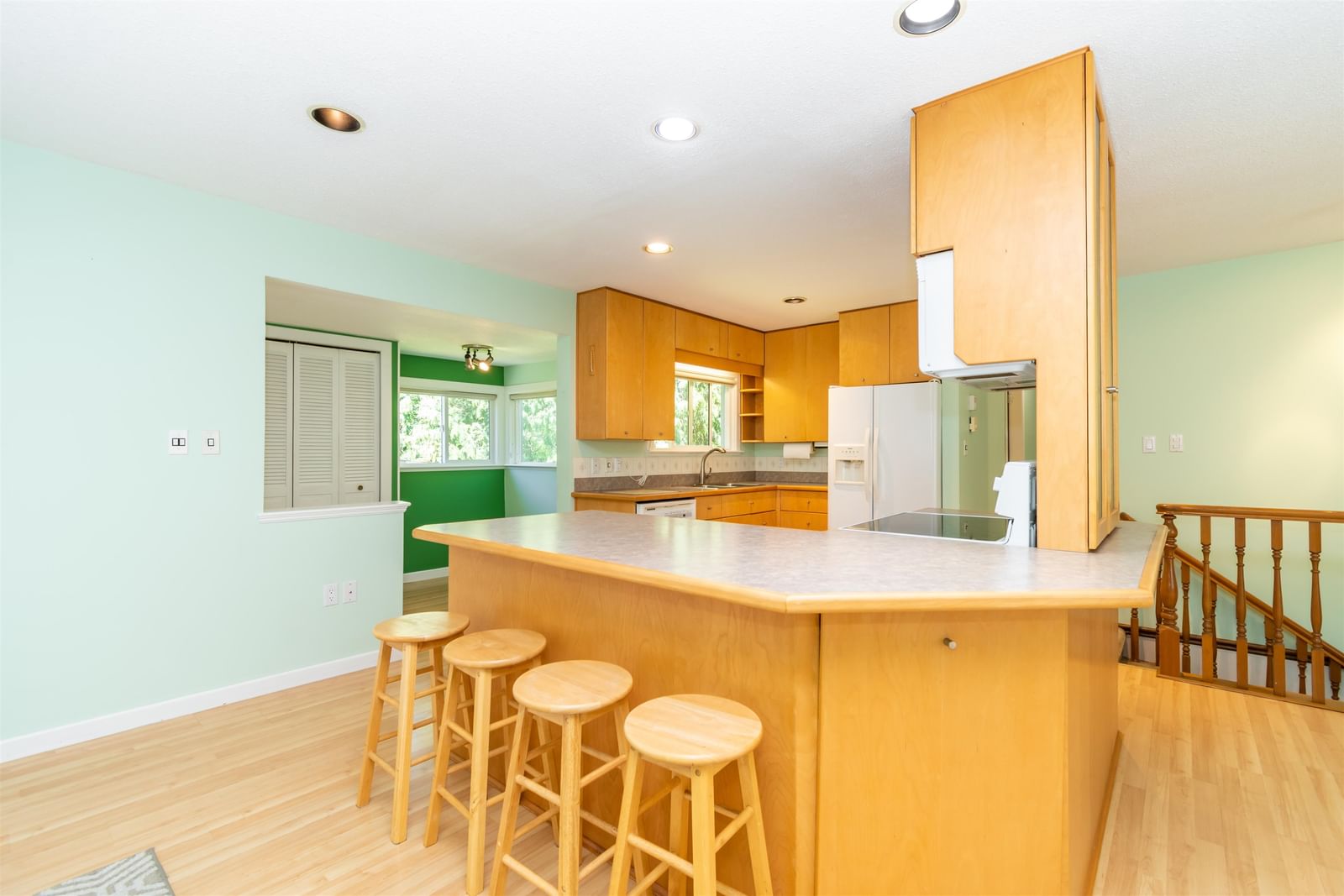 Listing Image 10