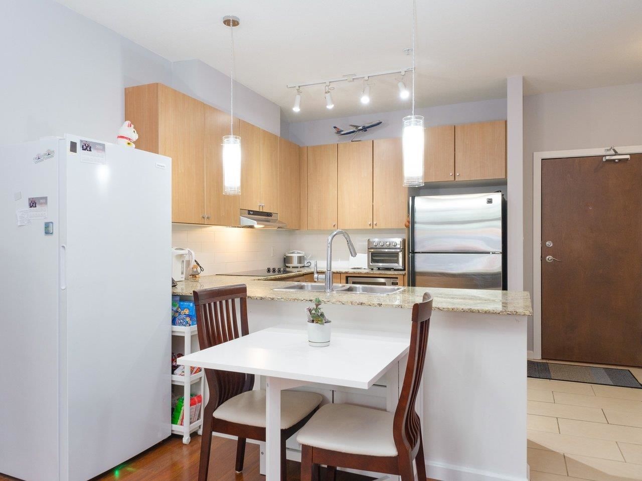 Listing Image 6