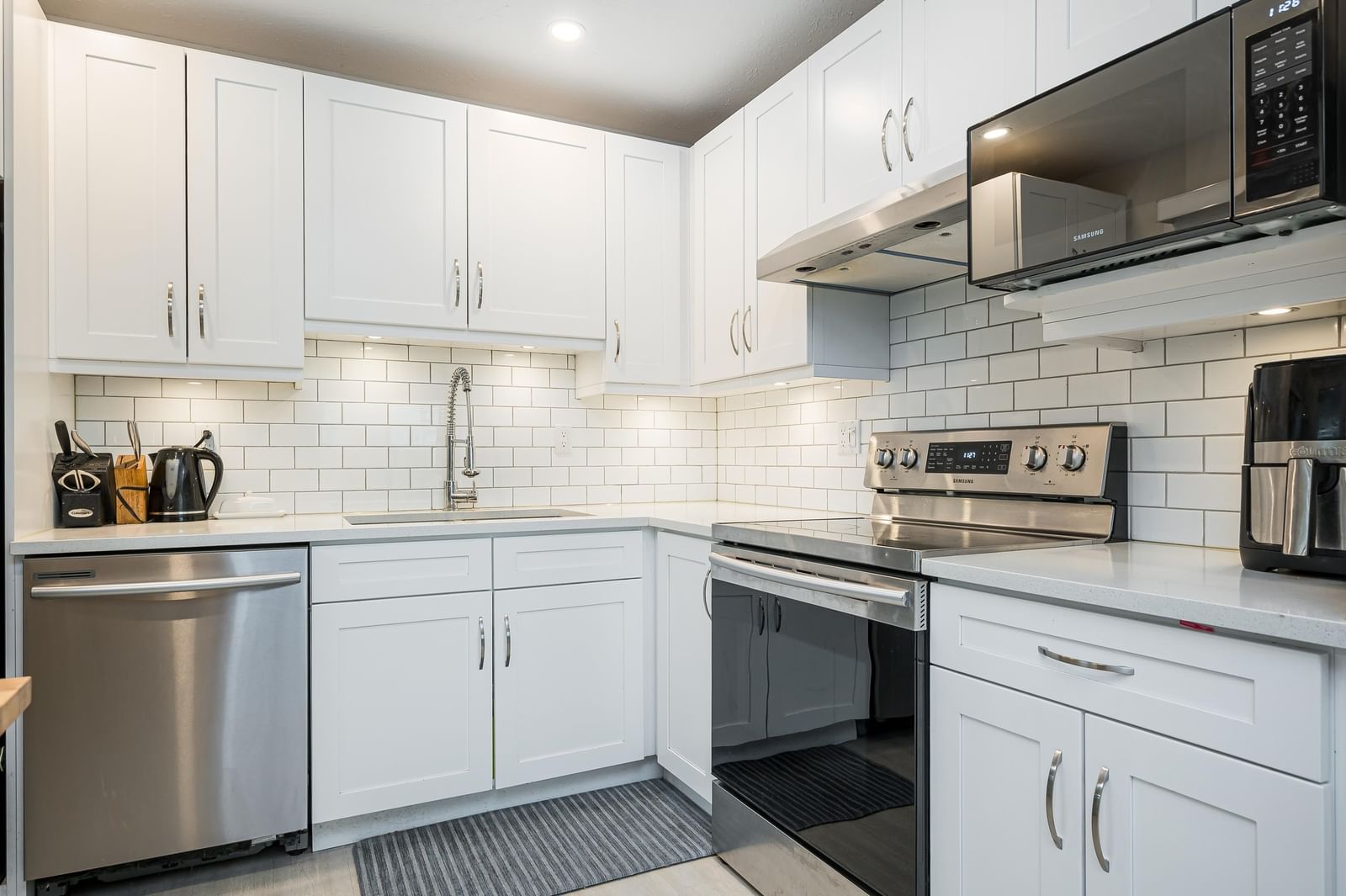 Listing Image 12