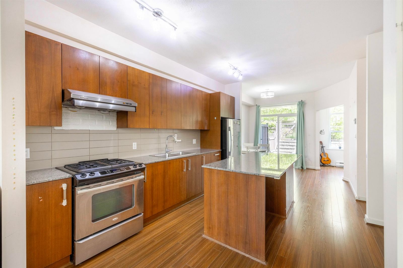 Listing Image 3