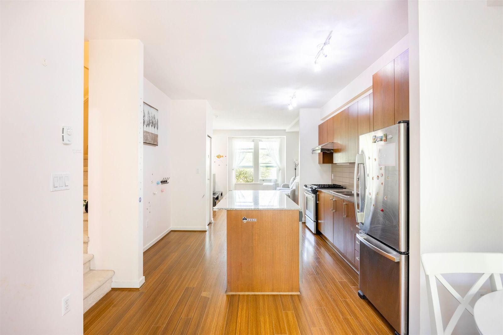 Listing Image 4