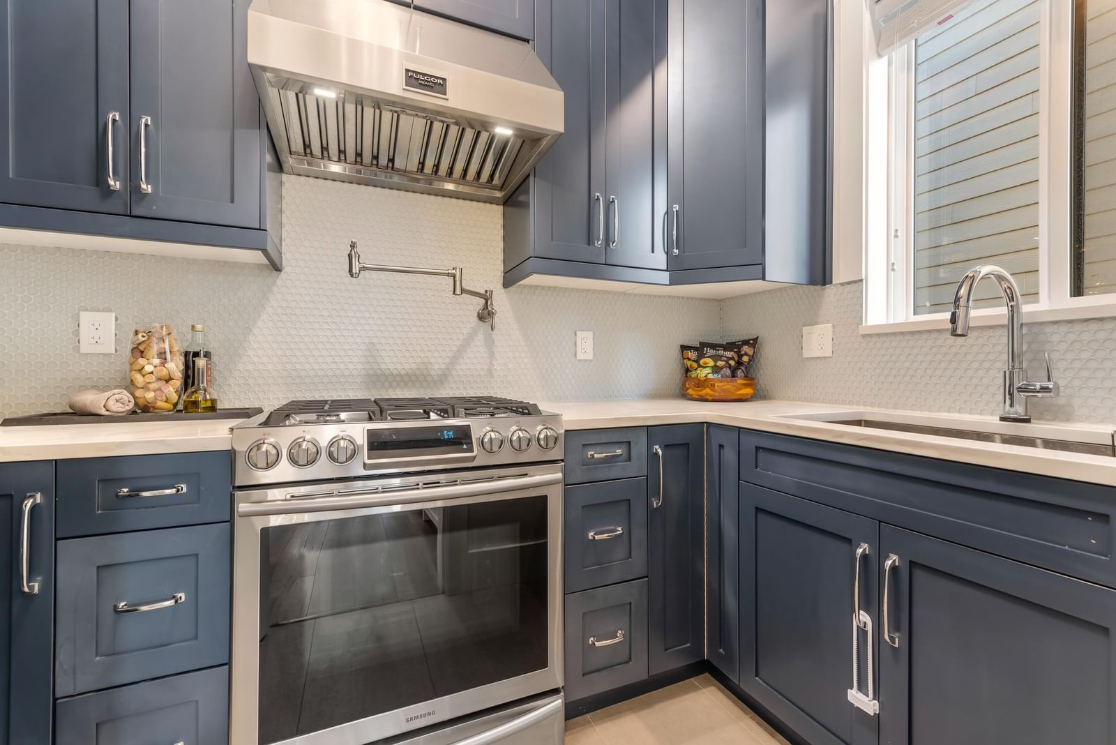 Listing Image 12