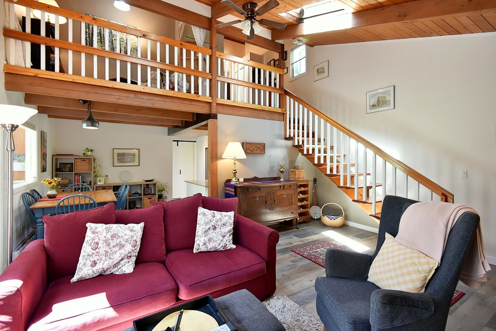 Listing Image 4