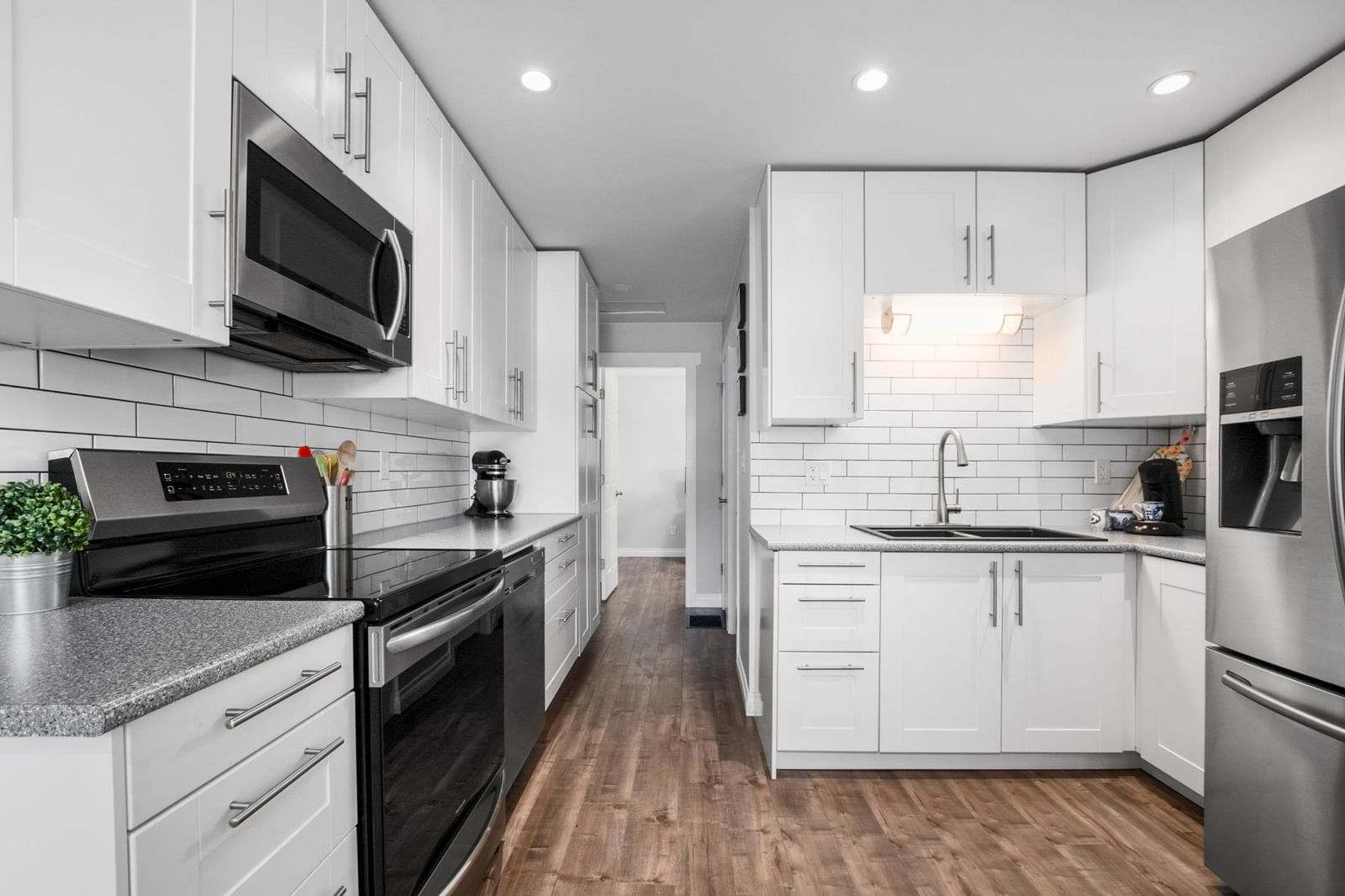 Listing Image 10