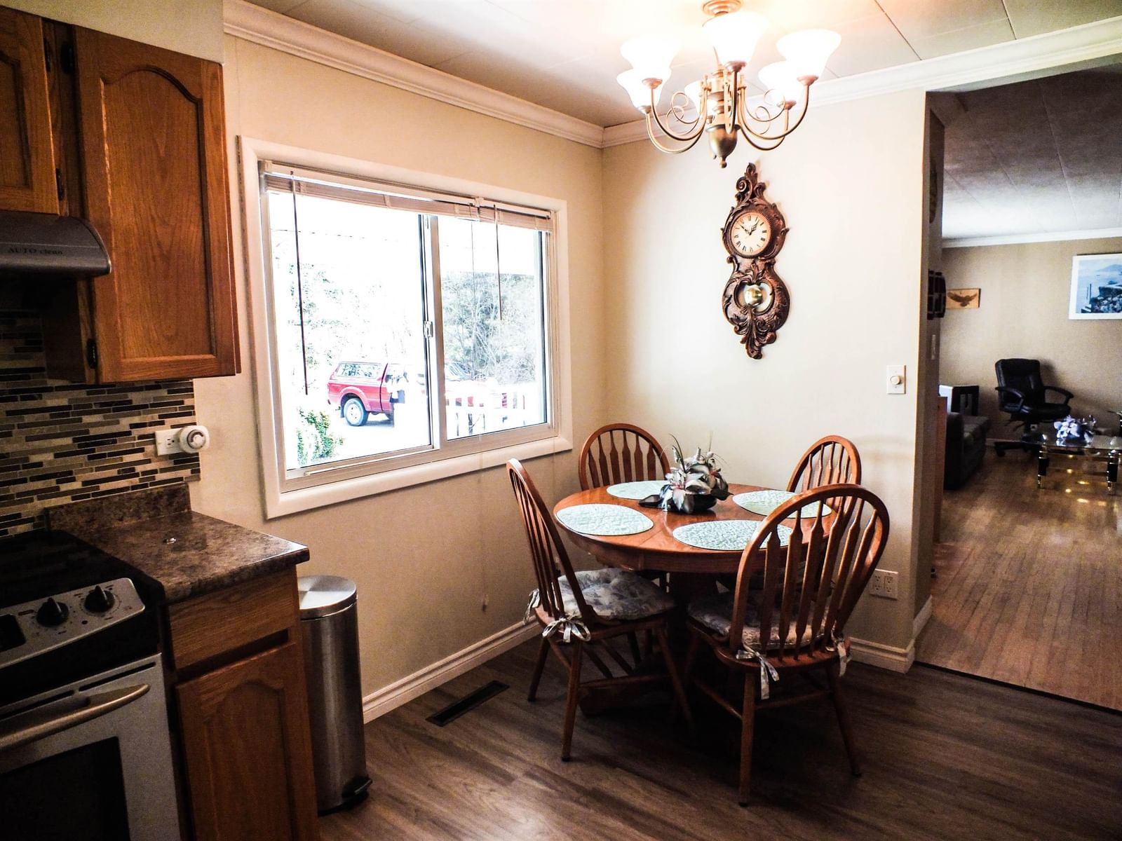 Listing Image 12