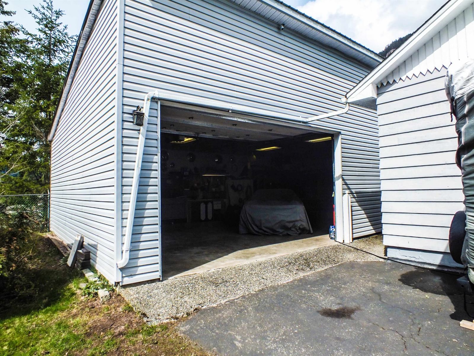 Listing Image 9