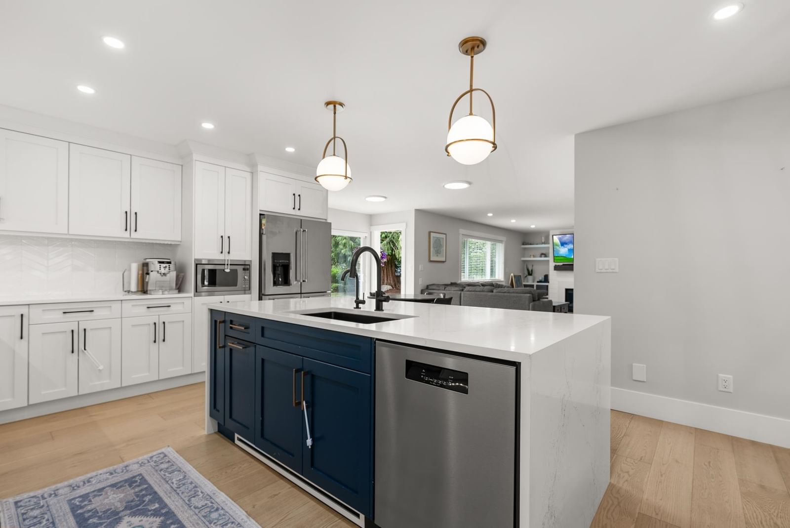 Listing Image 12