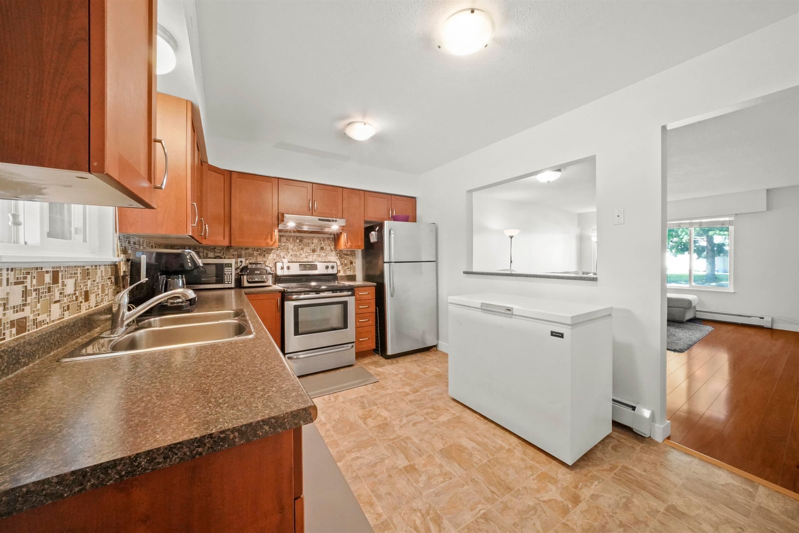 Listing Image 11