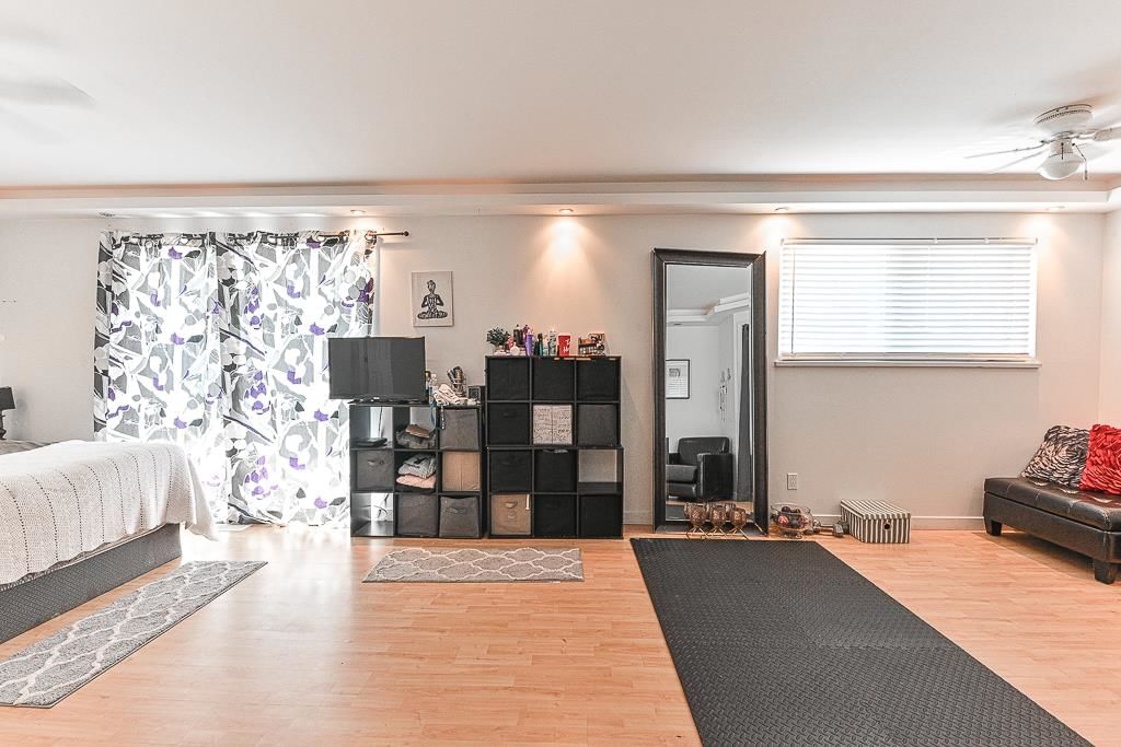 Listing Image 18
