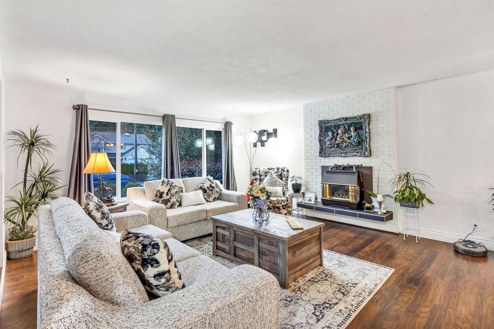 Listing Image 11