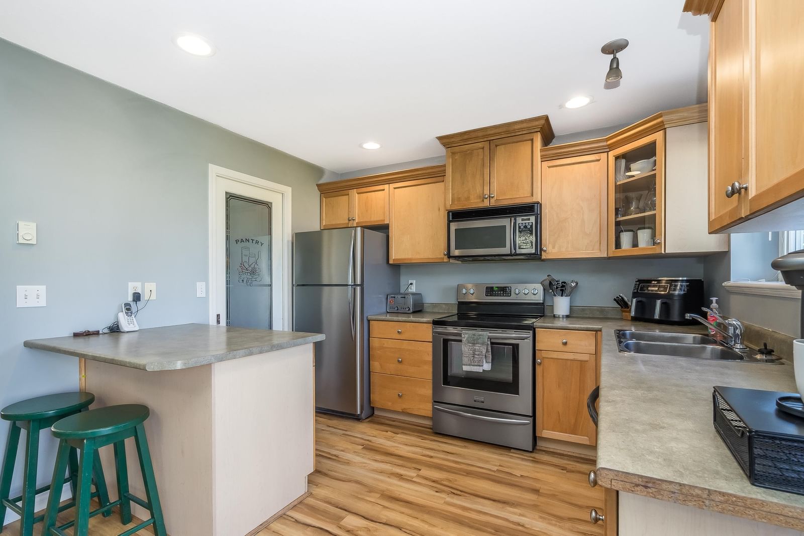 Listing Image 12
