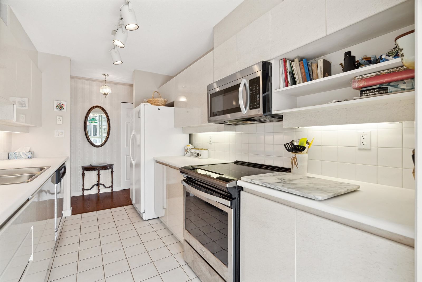 Listing Image 11