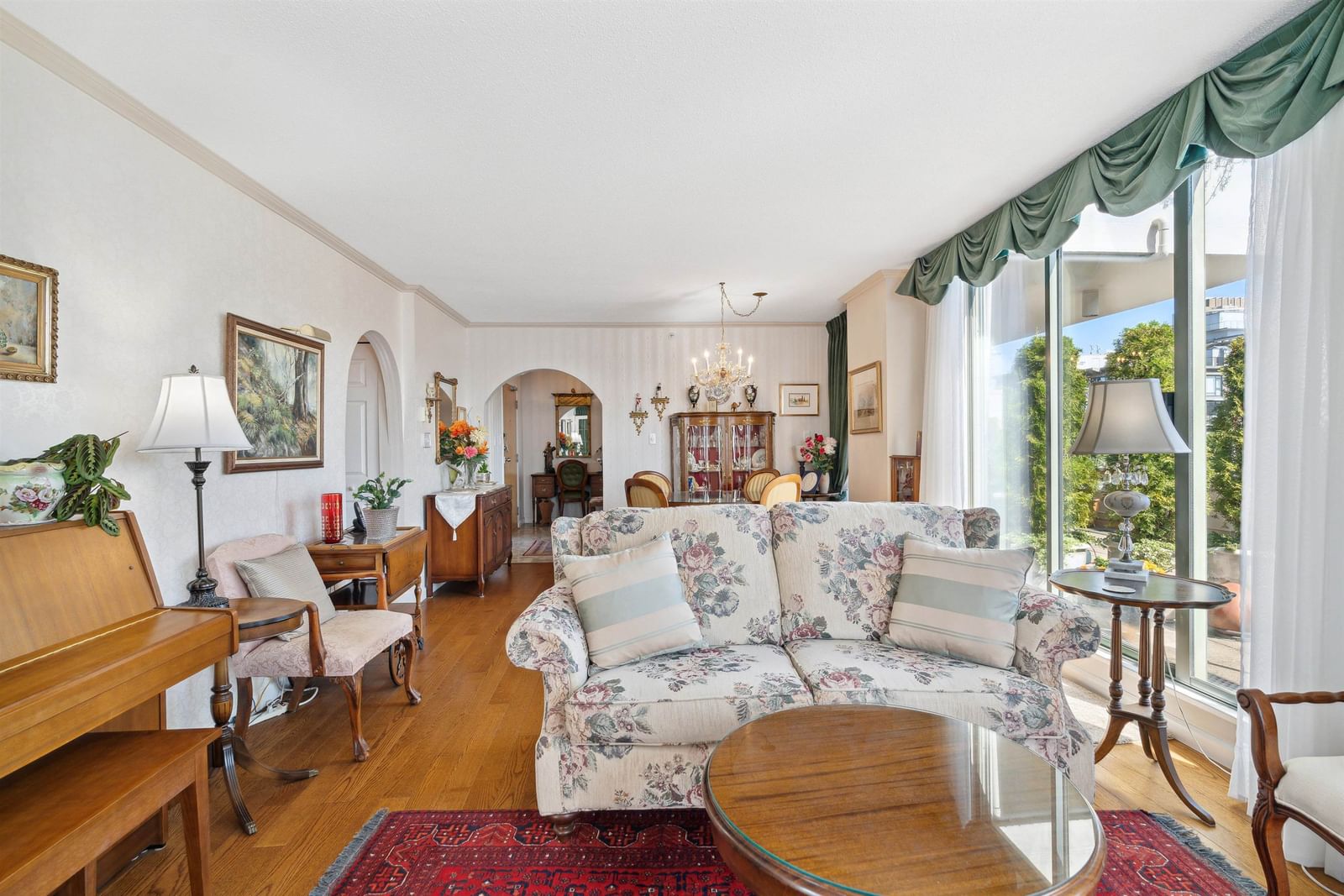 Listing Image 4