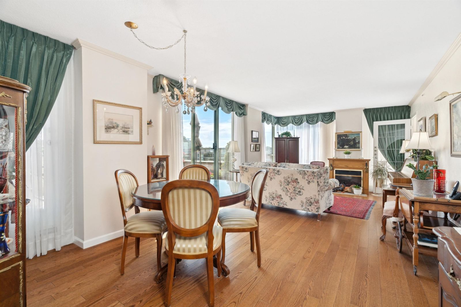 Listing Image 5
