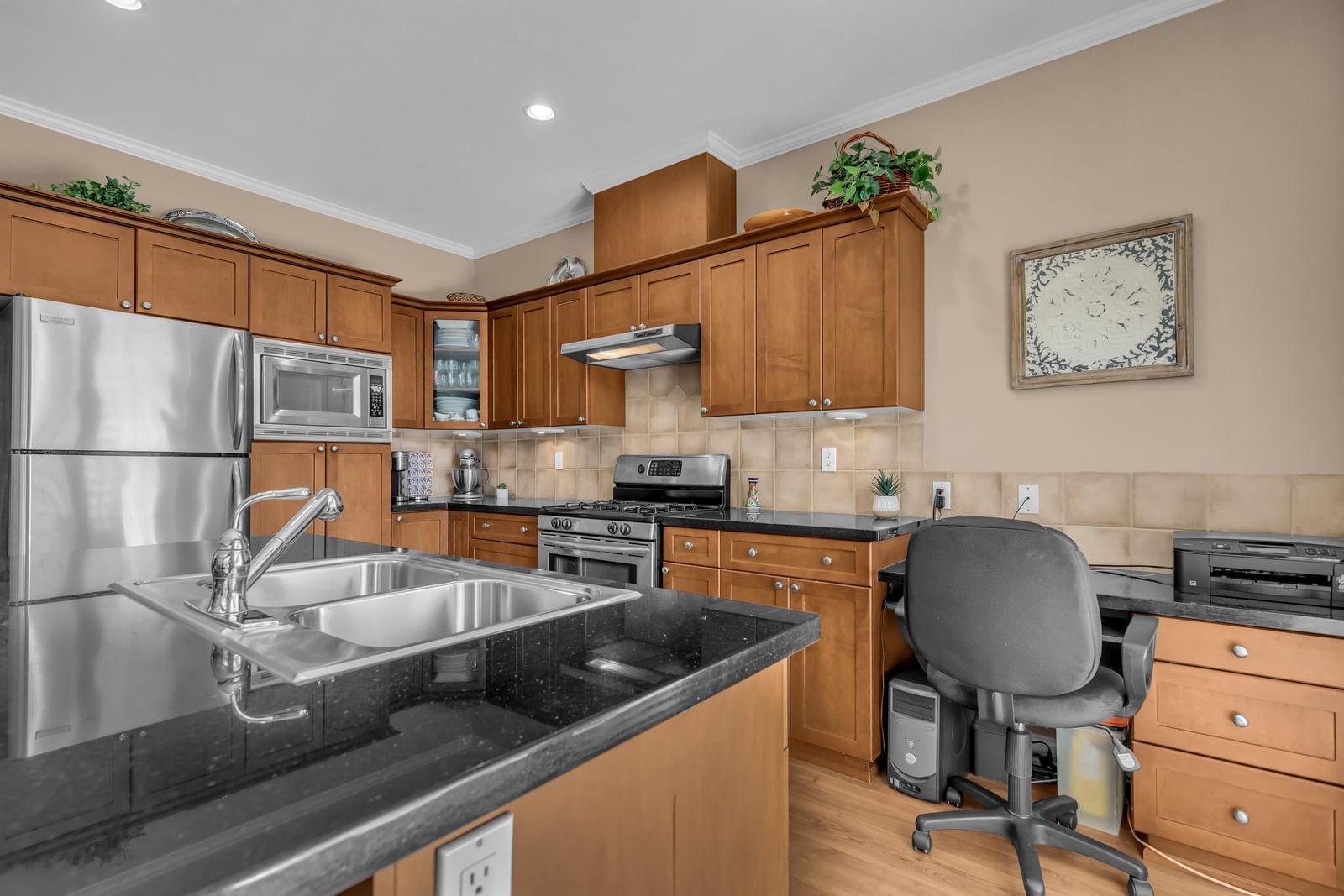 Listing Image 10