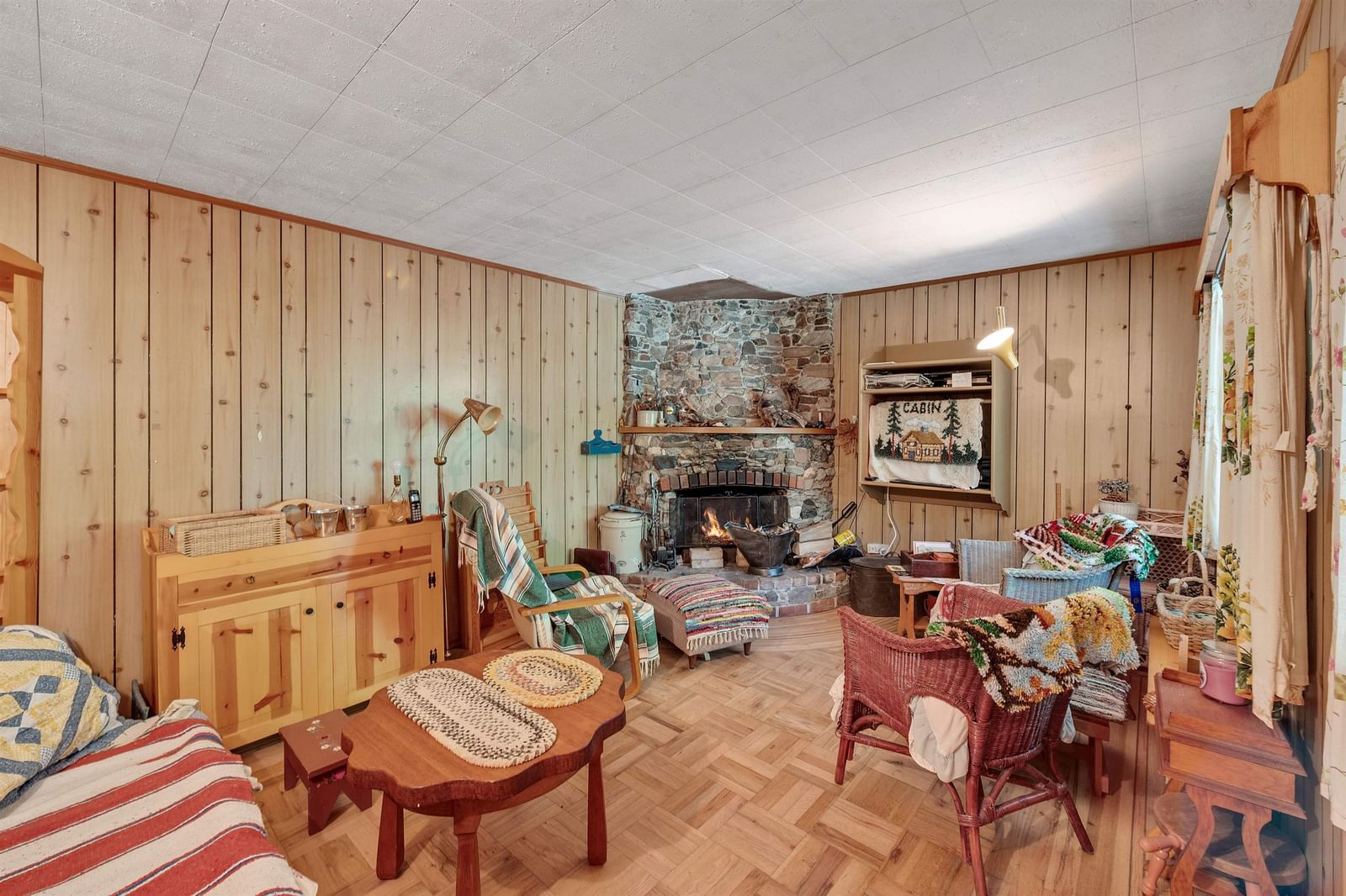 Listing Image 9