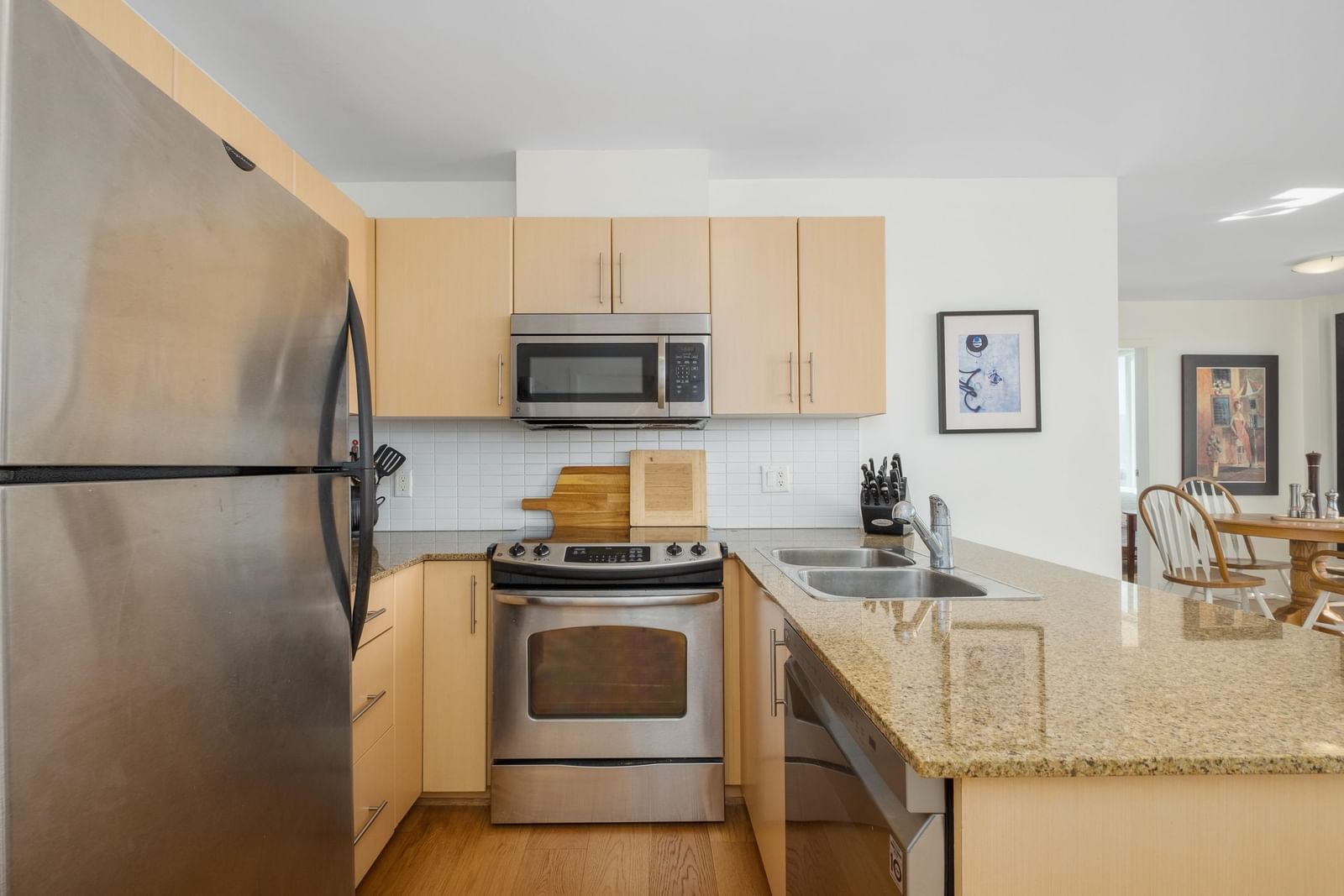 Listing Image 14