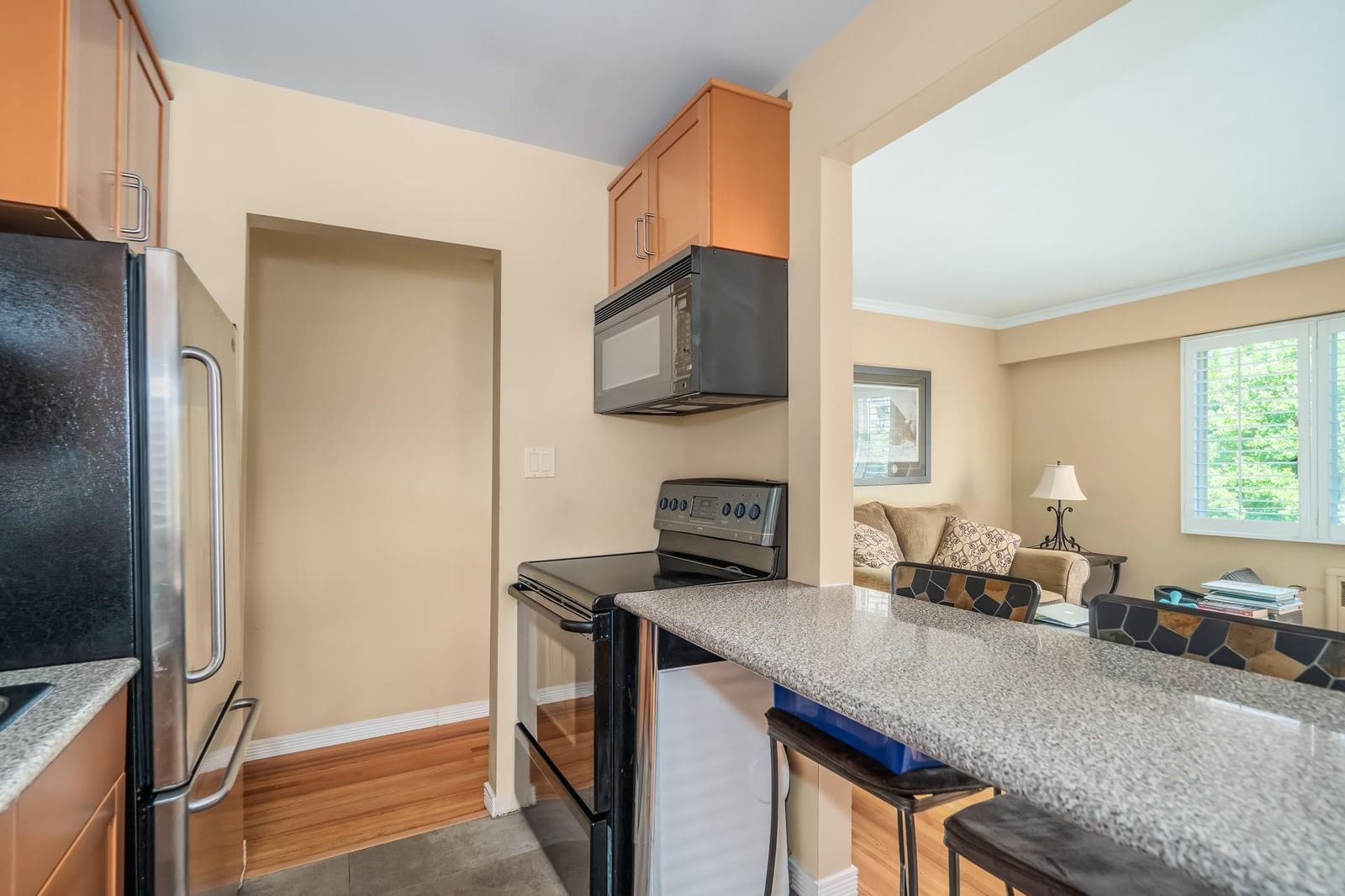 Listing Image 11