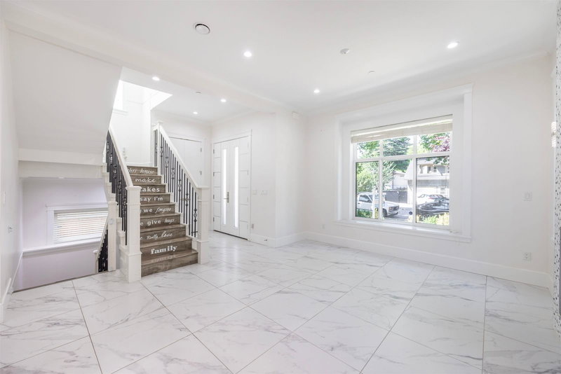 172 Ontario Place, Vancouver, V5W 1S2 | Image 2