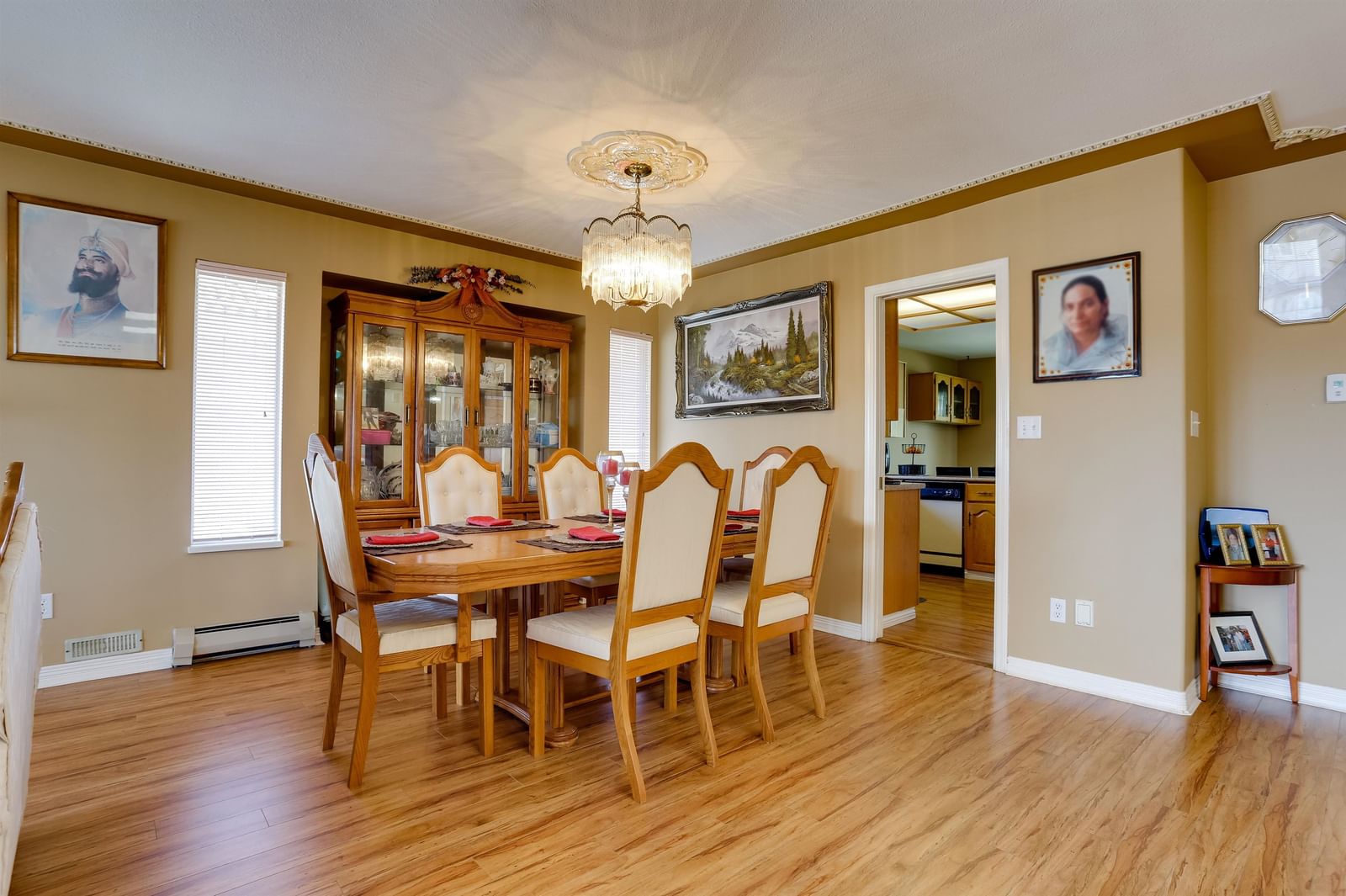 Listing Image 8