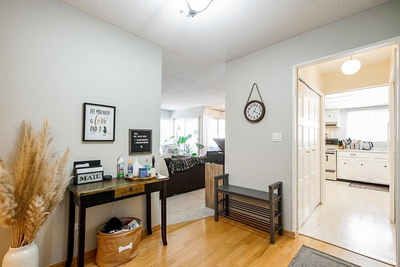 204 - 1390 Martin Street, White Rock, V4B 3W5 | Image 2