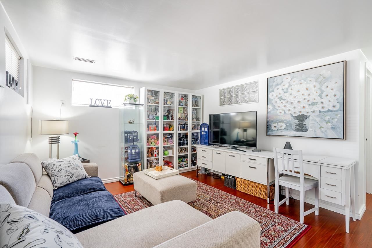 Listing Image 15