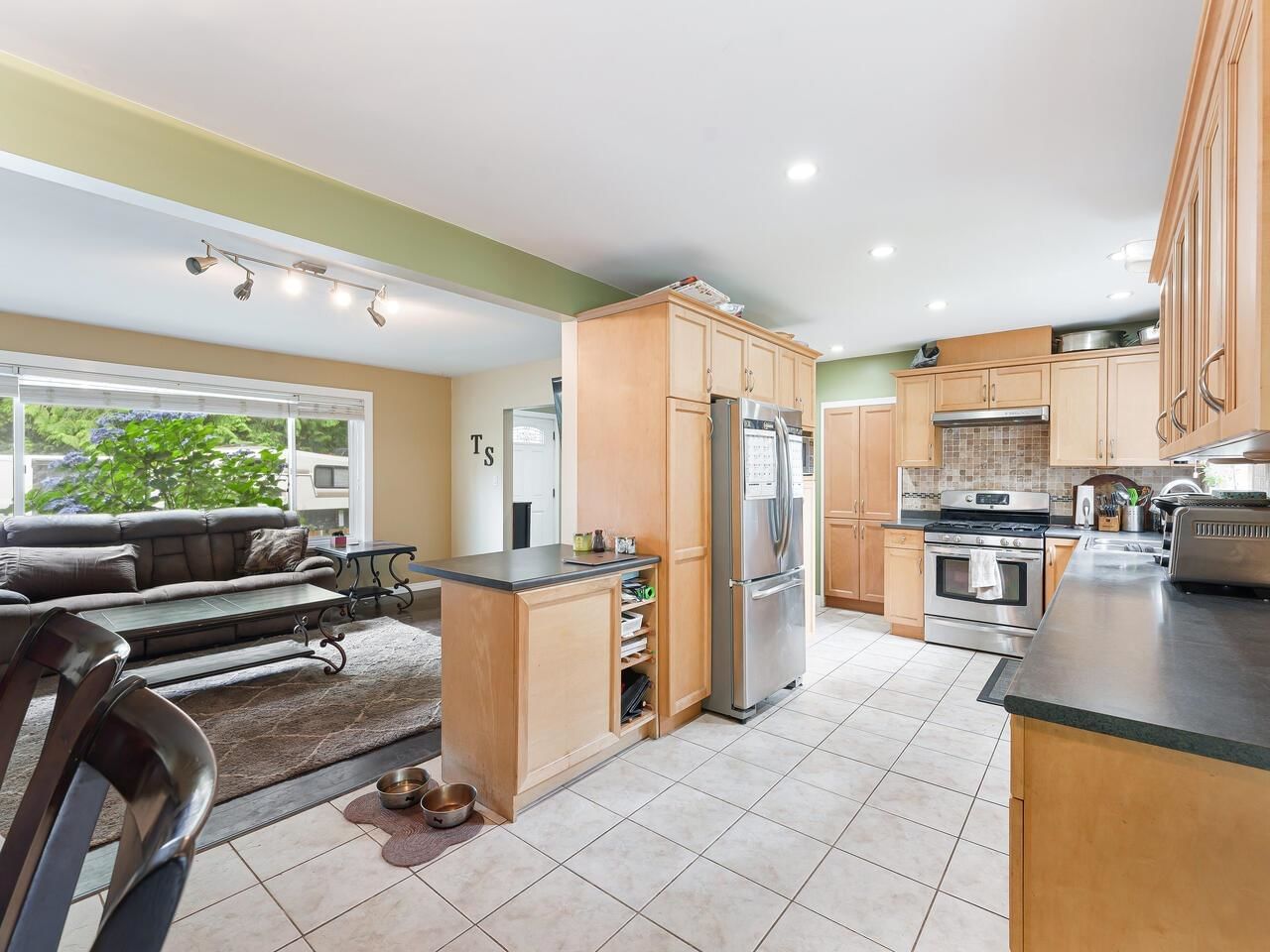 Listing Image 4