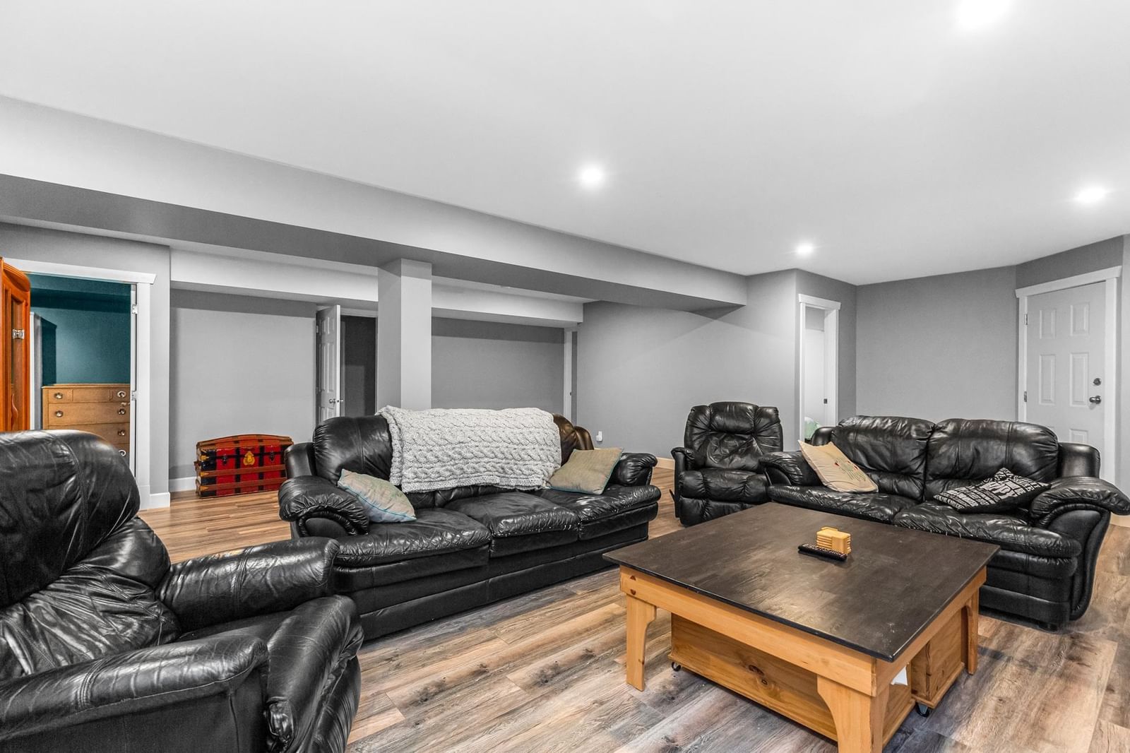 Listing Image 14