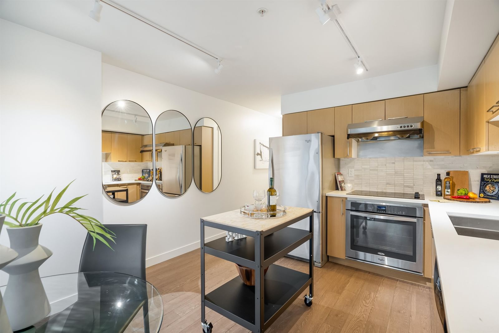 Listing Image 12