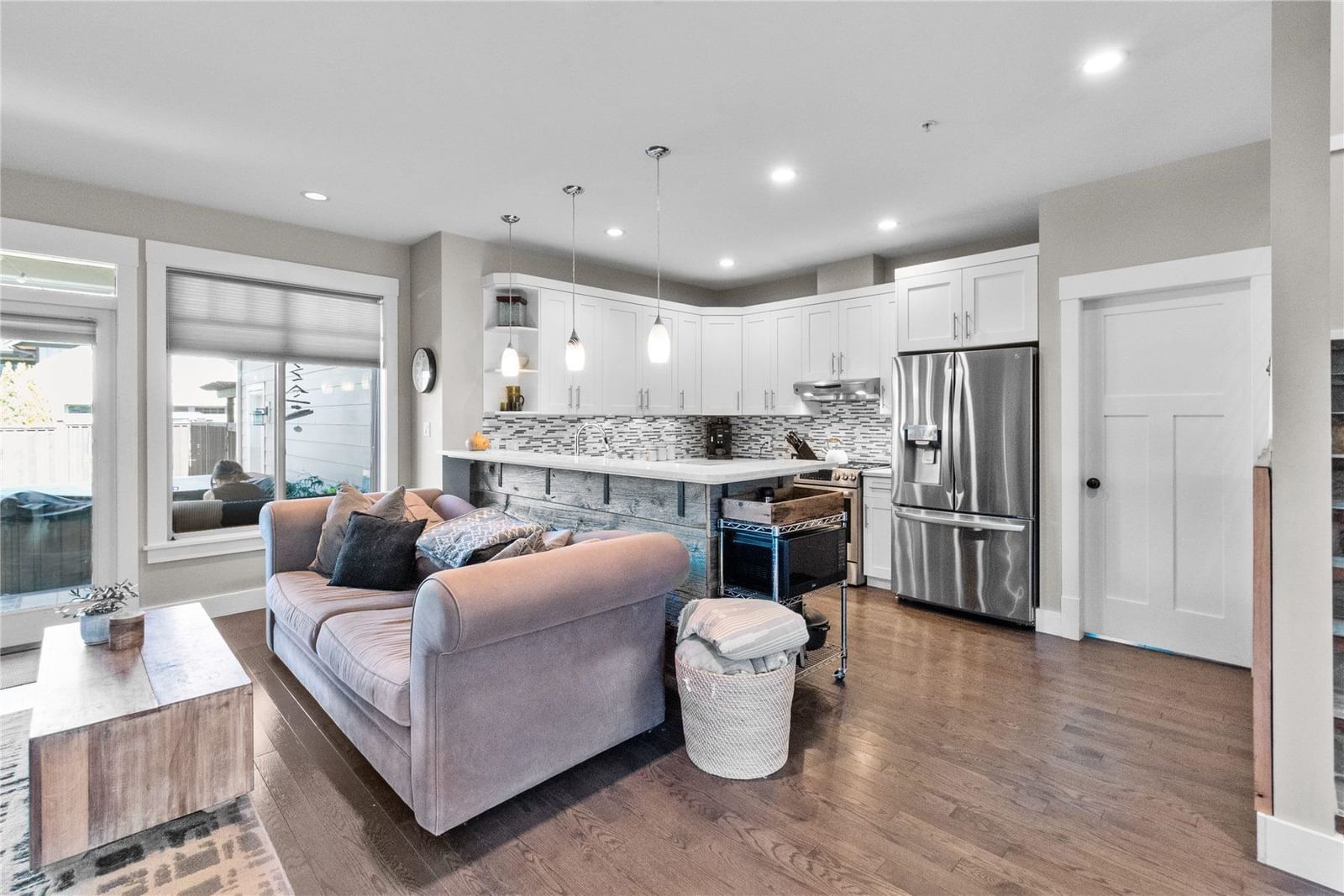 Listing Image 12