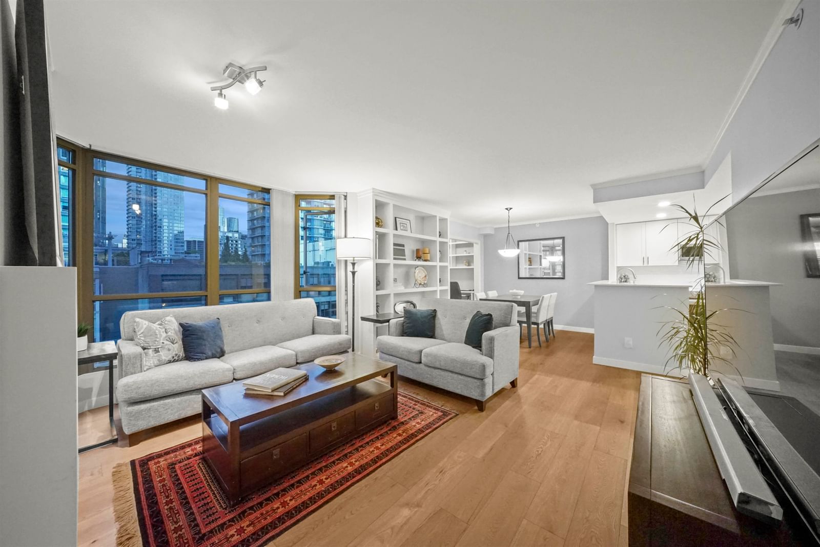 Listing Image 10
