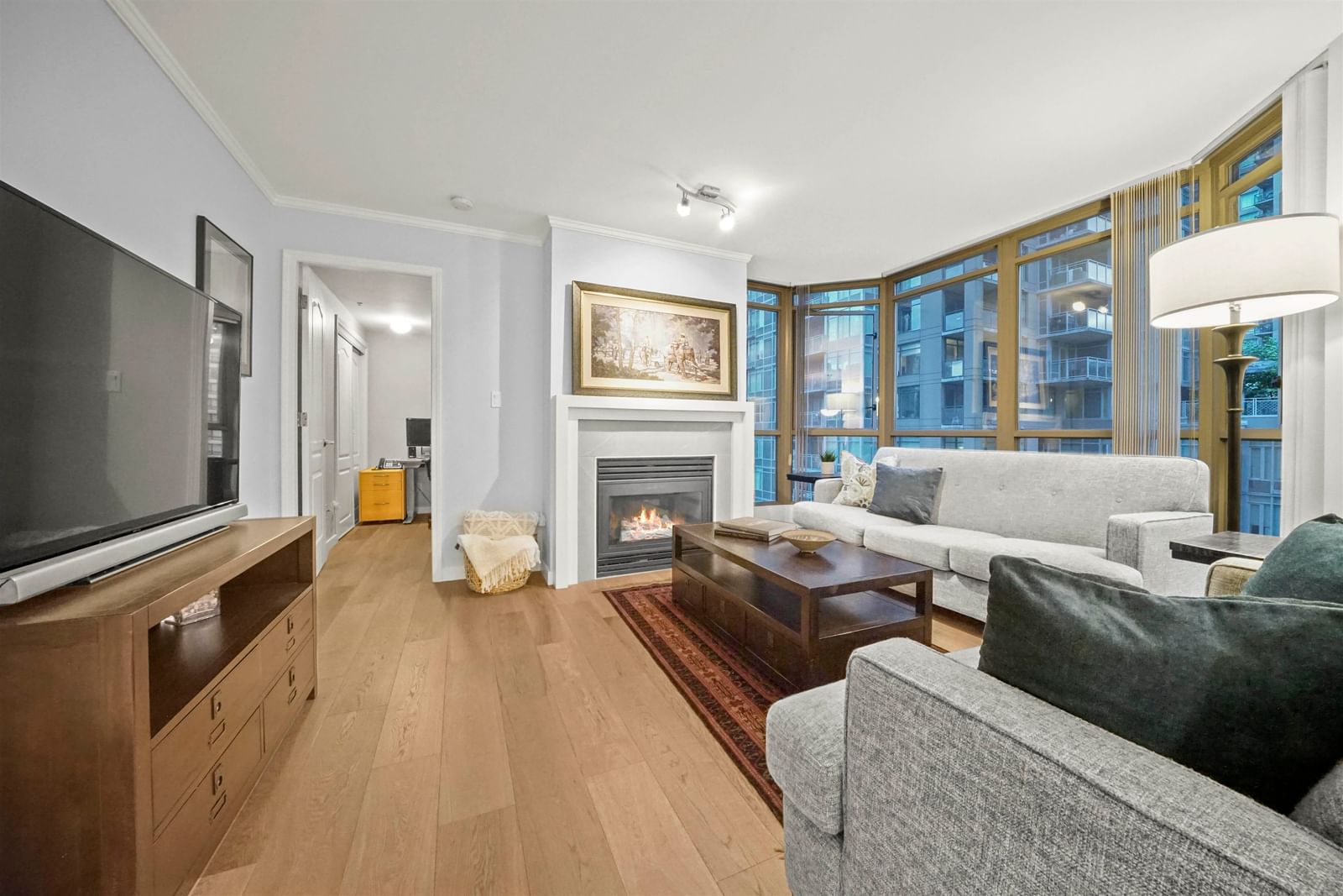 Listing Image 12