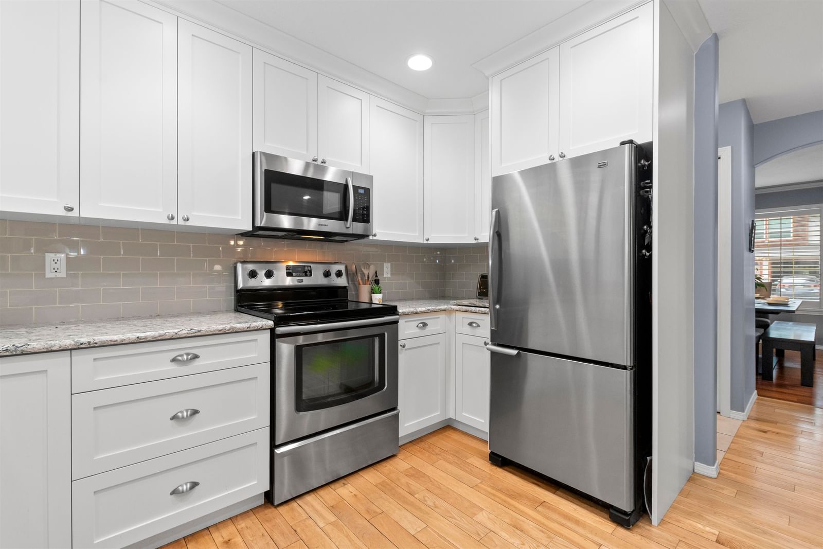 Listing Image 12