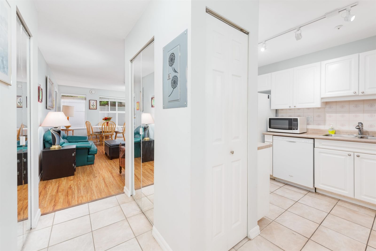 Listing Image 9