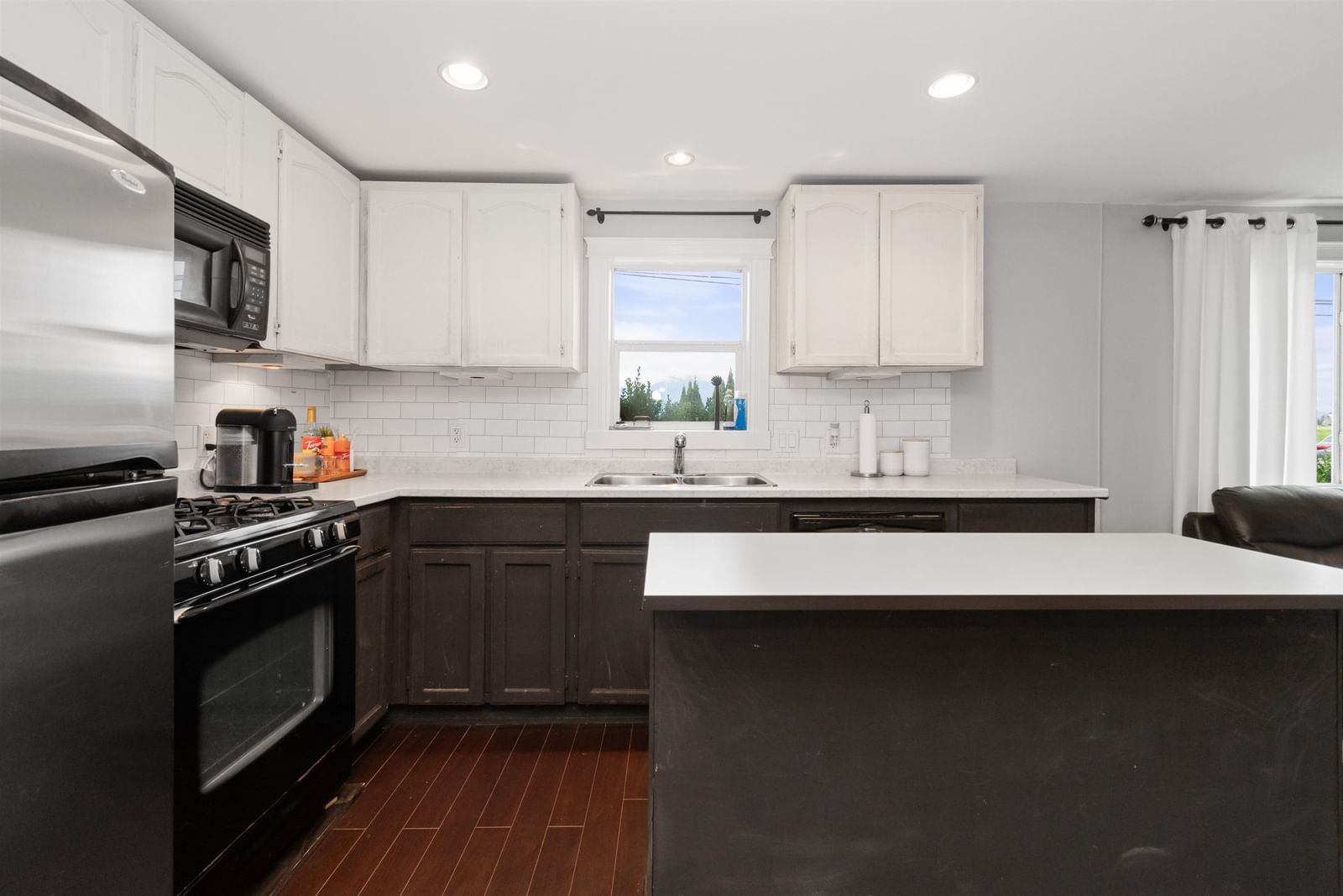 Listing Image 10