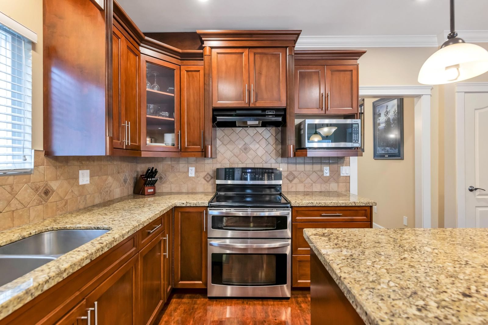 Listing Image 11