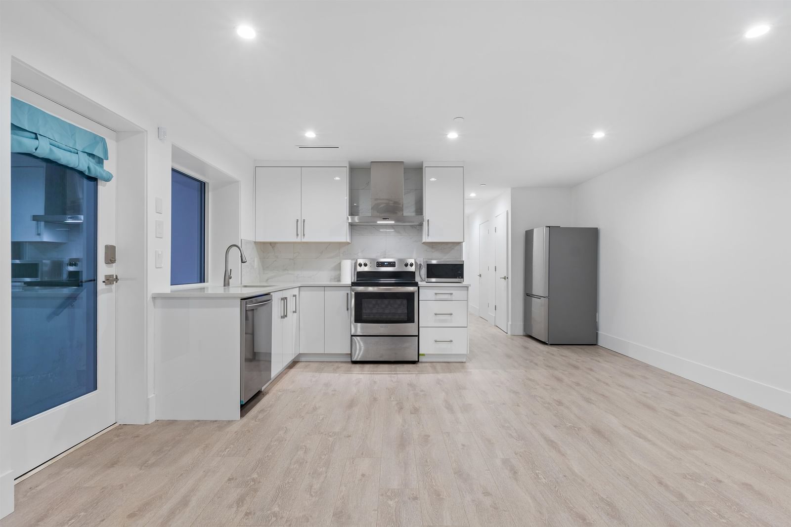 Listing Image 13
