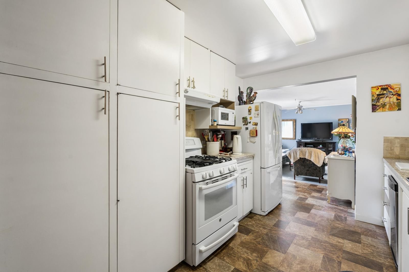 Listing Image 11