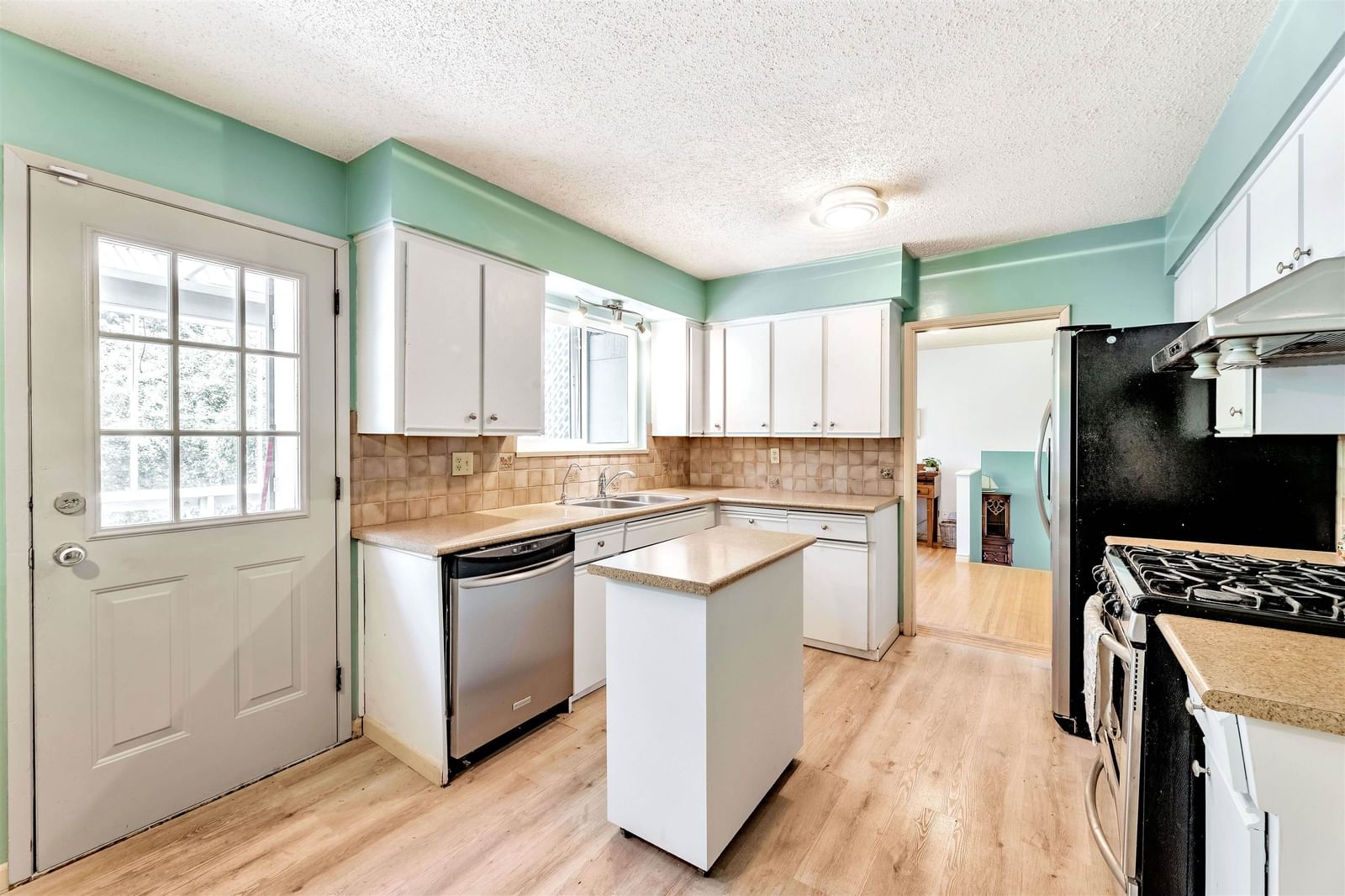 Listing Image 15