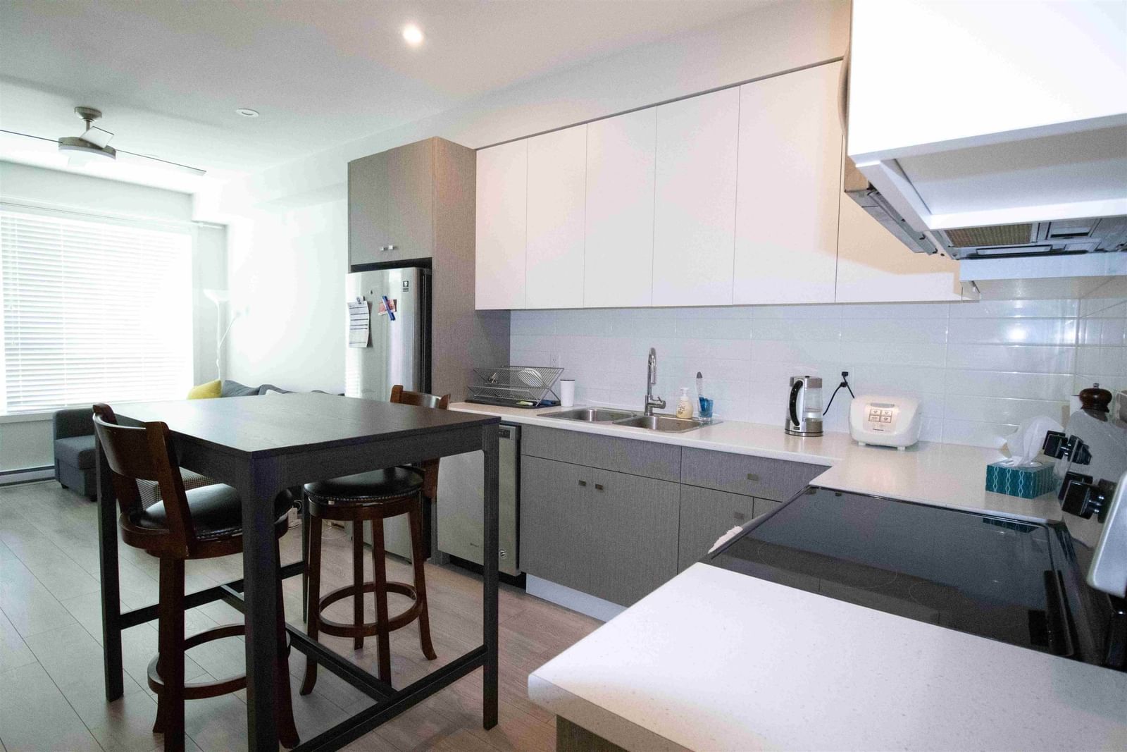 Listing Image 8
