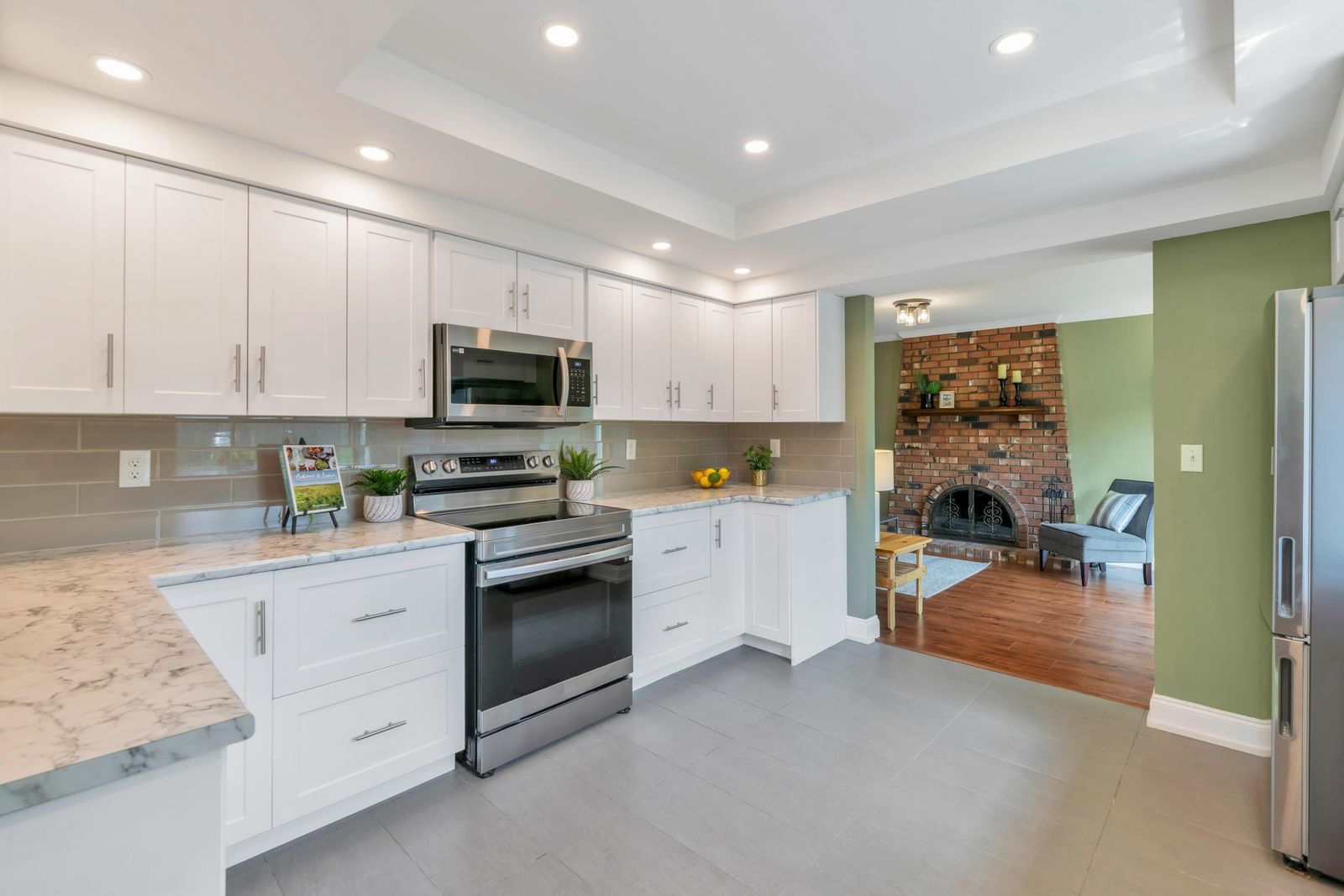 Listing Image 12