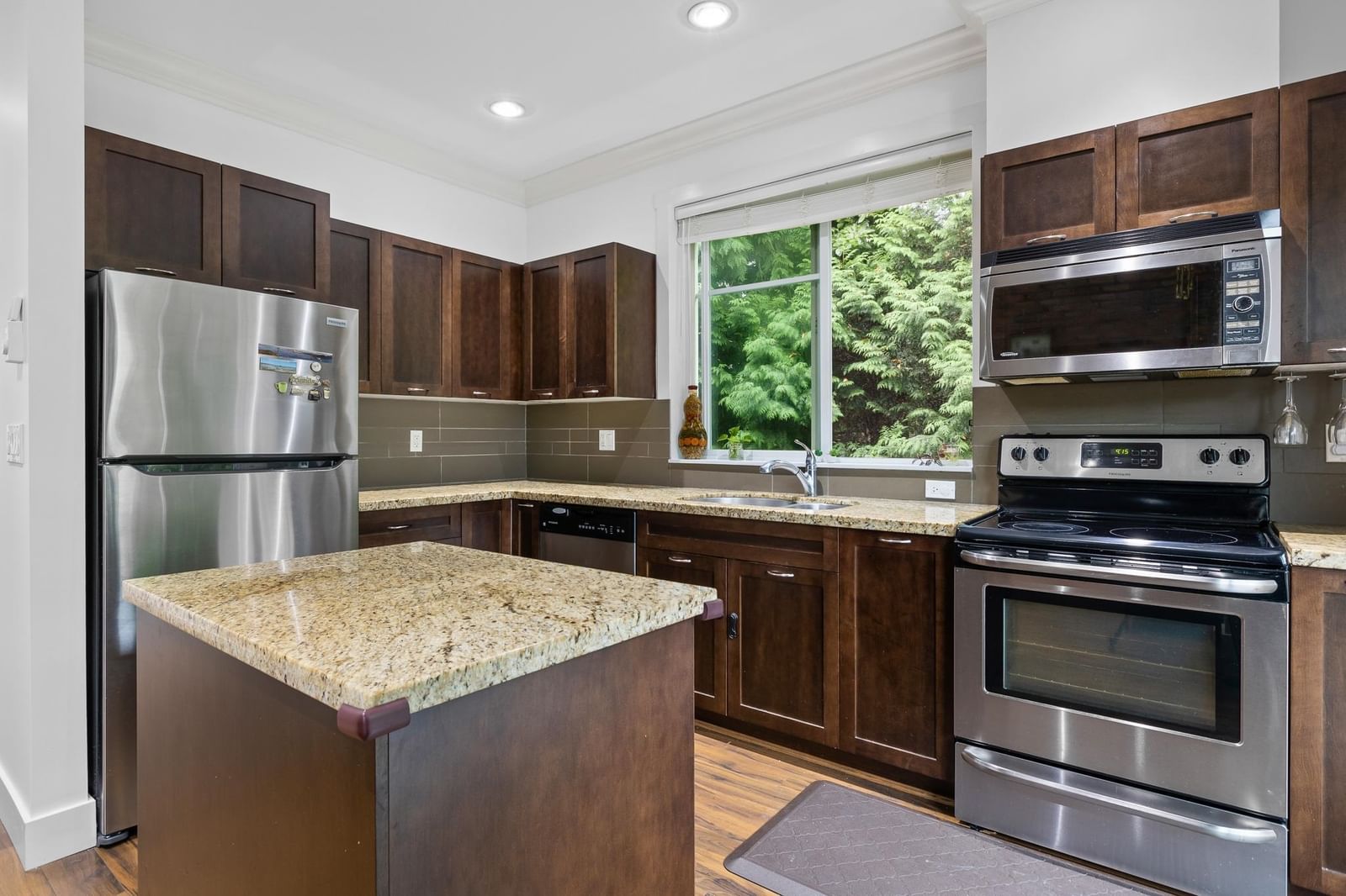 Listing Image 10