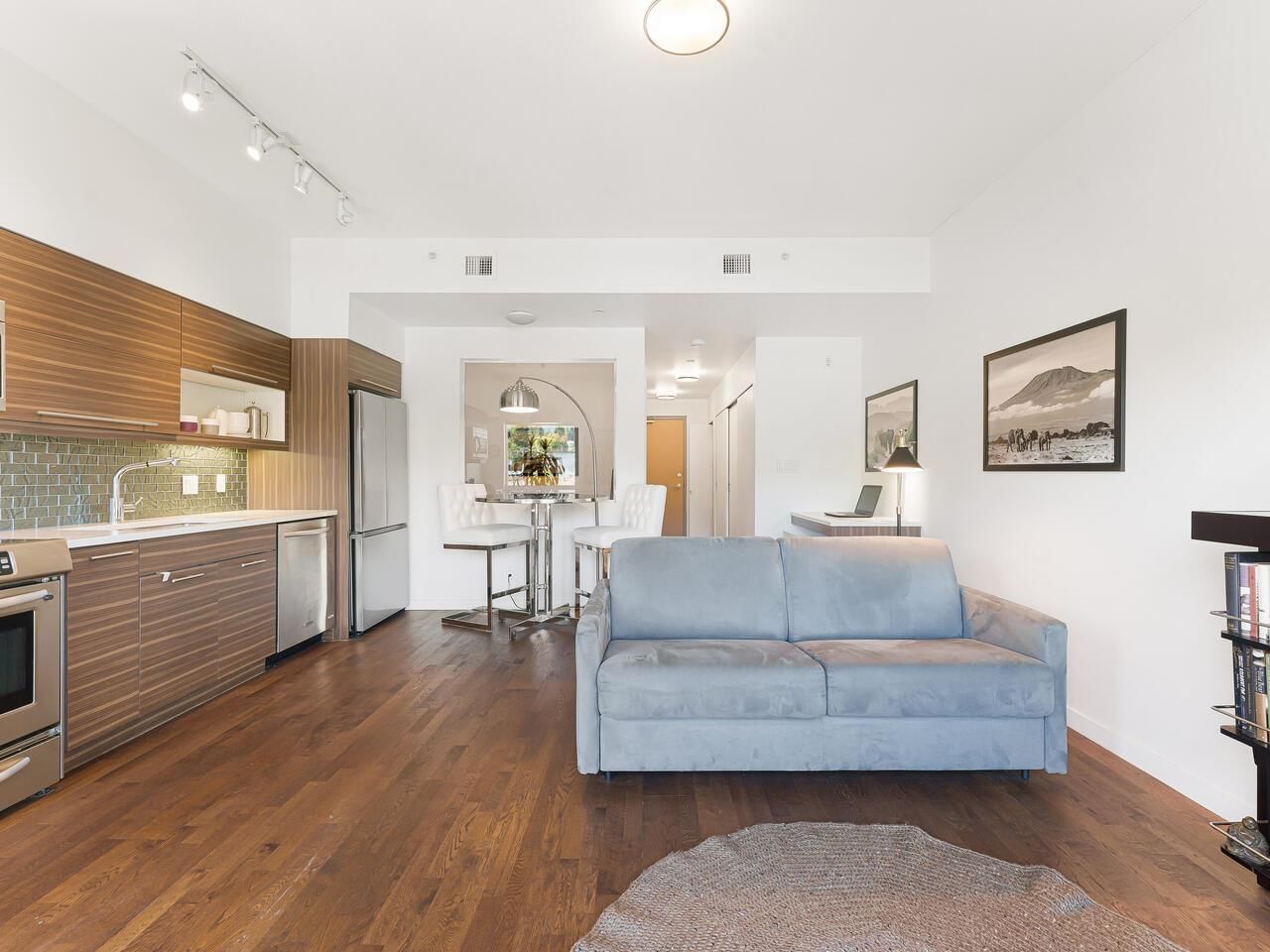 Listing Image 8
