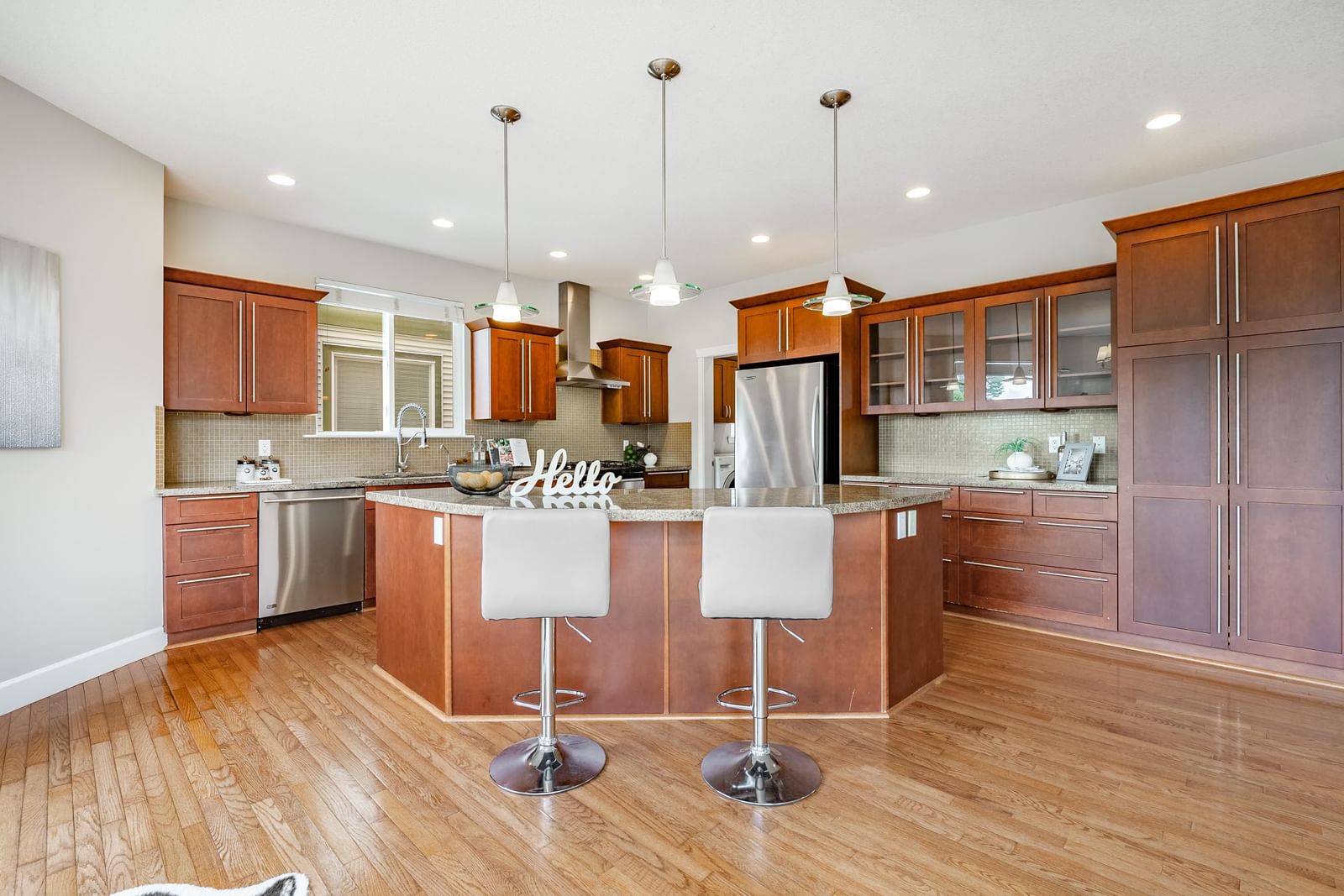 Listing Image 9