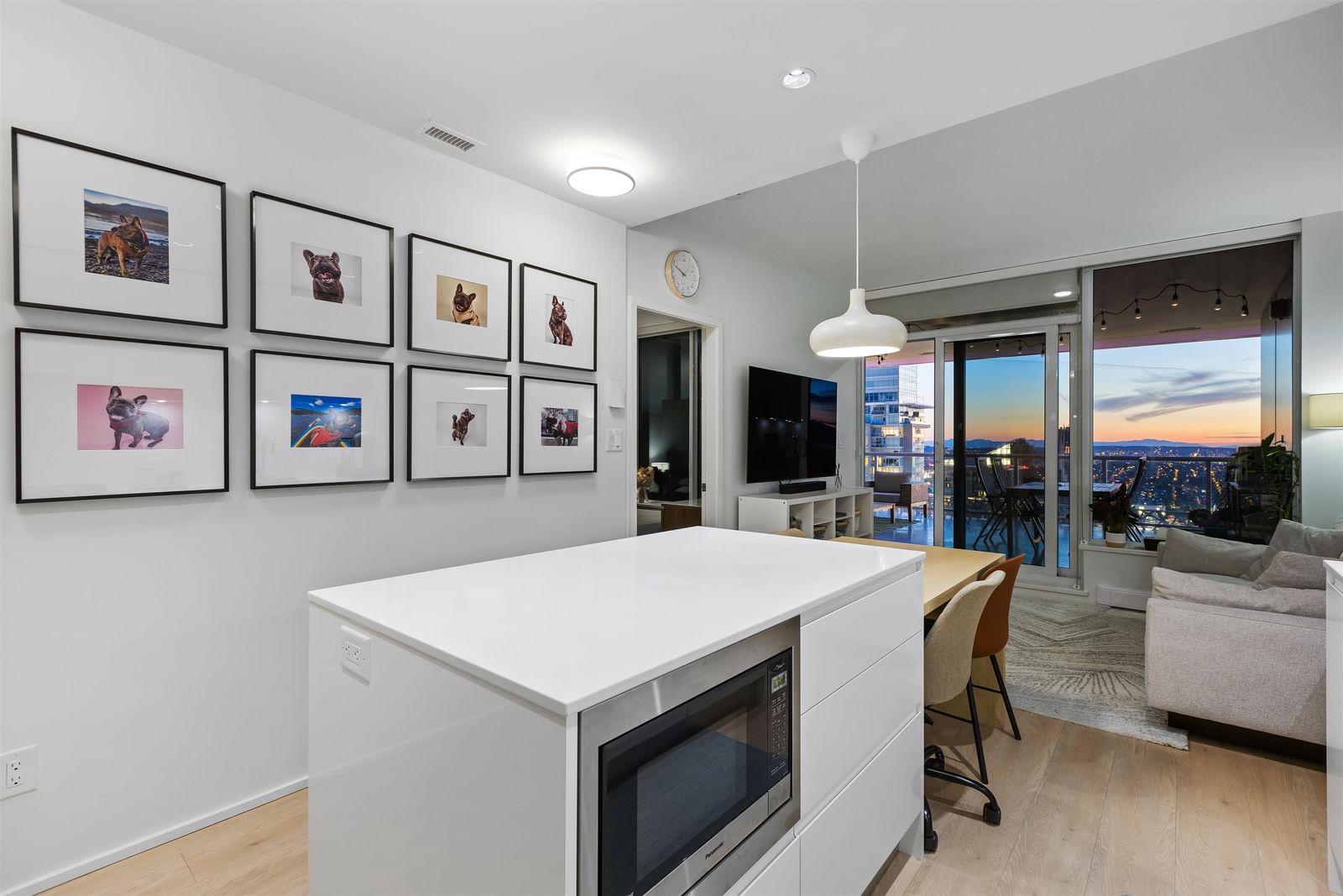 Listing Image 10