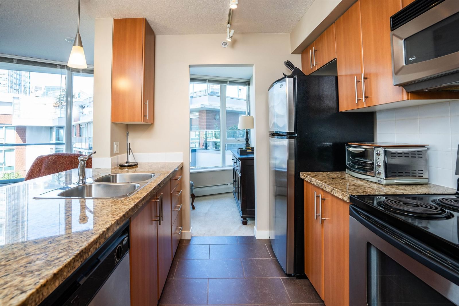 Listing Image 4