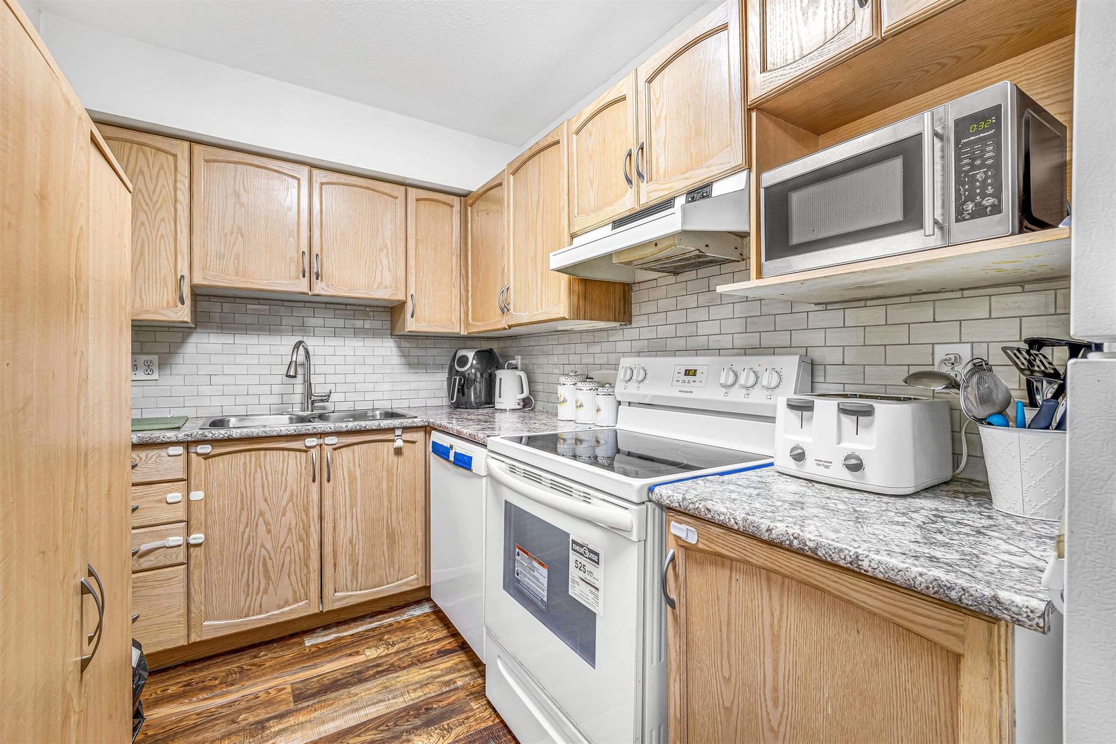 Listing Image 12