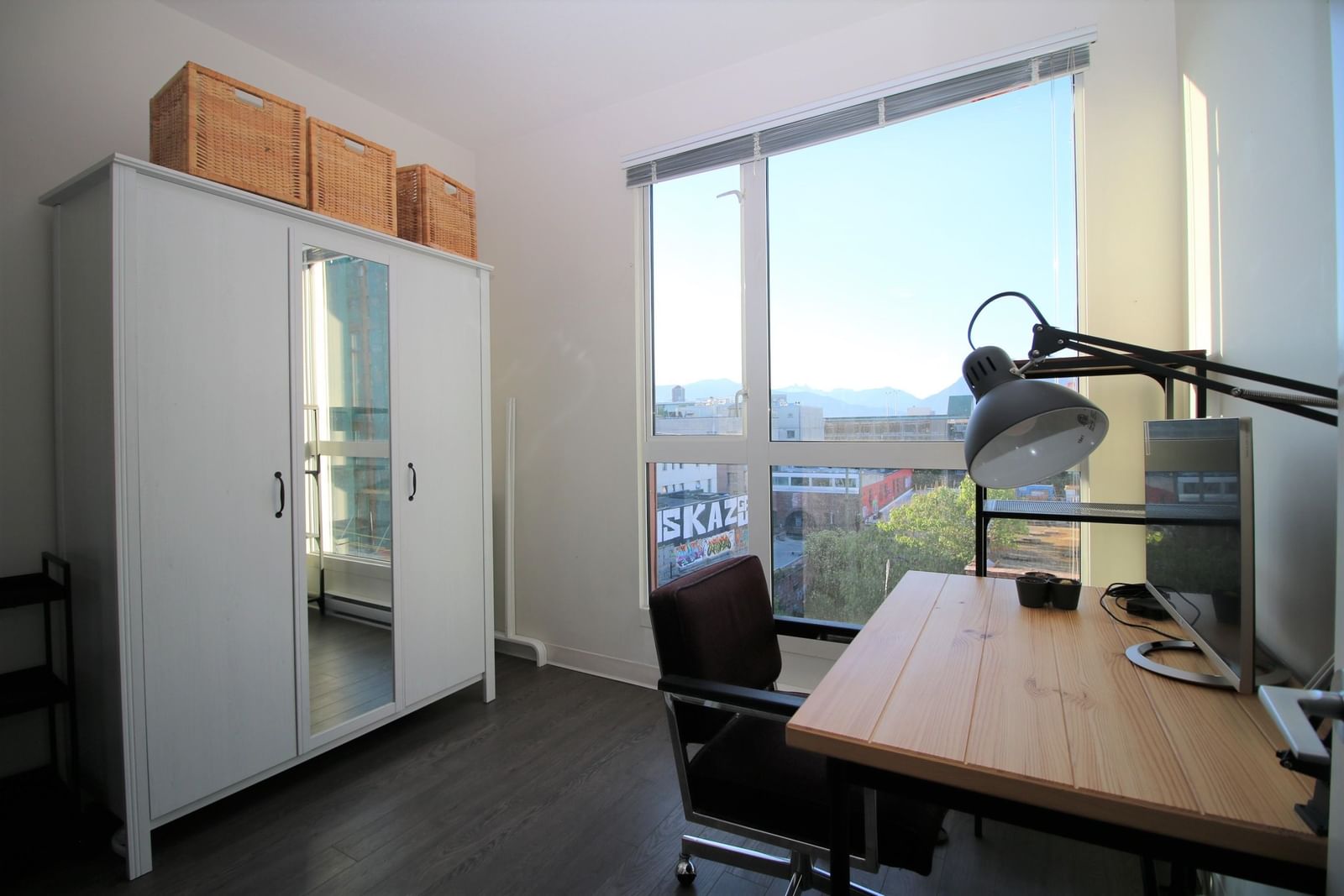 Listing Image 6
